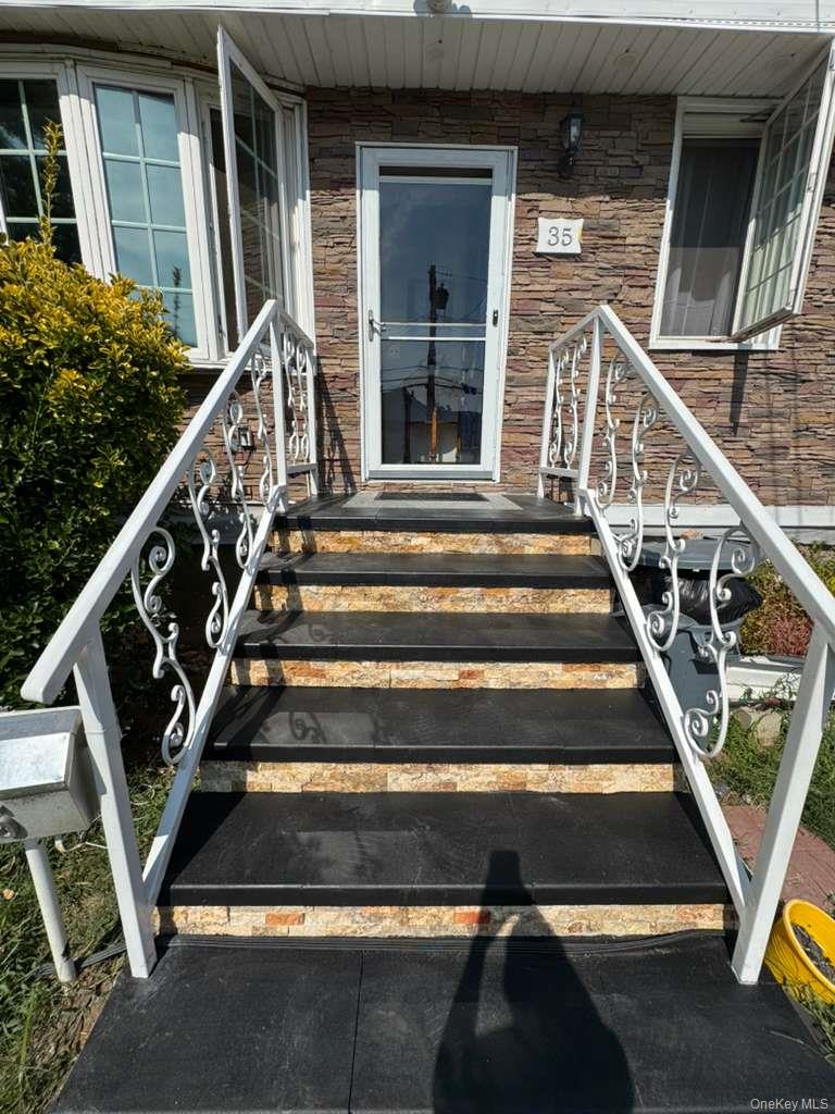 35 HARVARD Street, Valley Stream, NY 11580