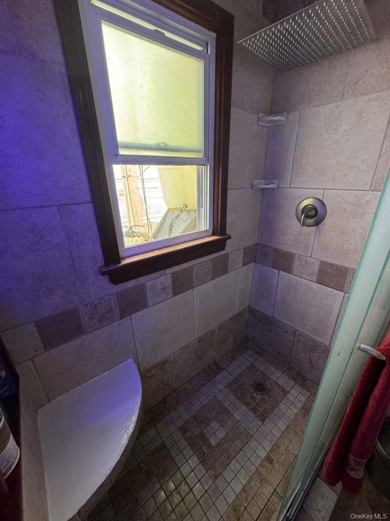 35 HARVARD Street, Valley Stream, NY 11580