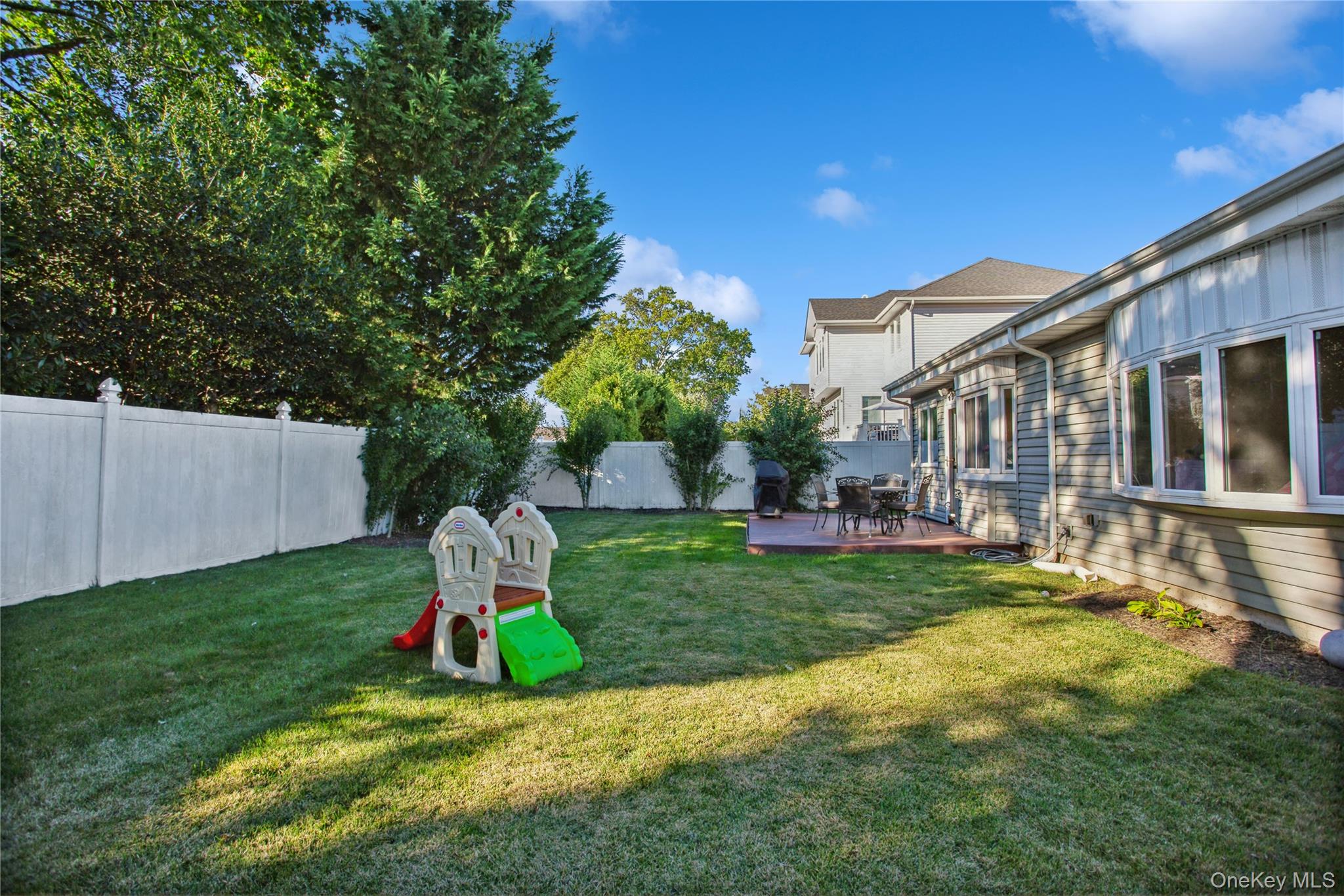 110 Hampton Way, Merrick, NY 11566