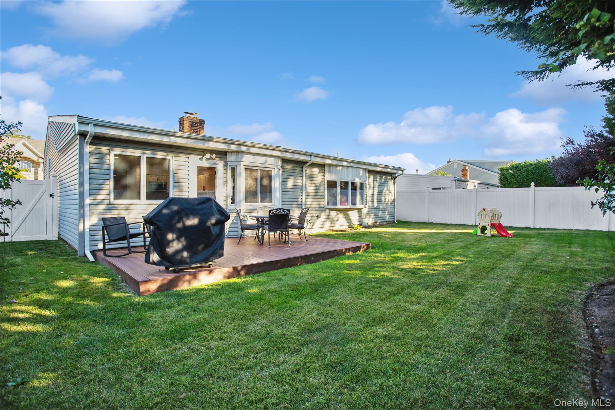 110 Hampton Way, Merrick, NY 11566