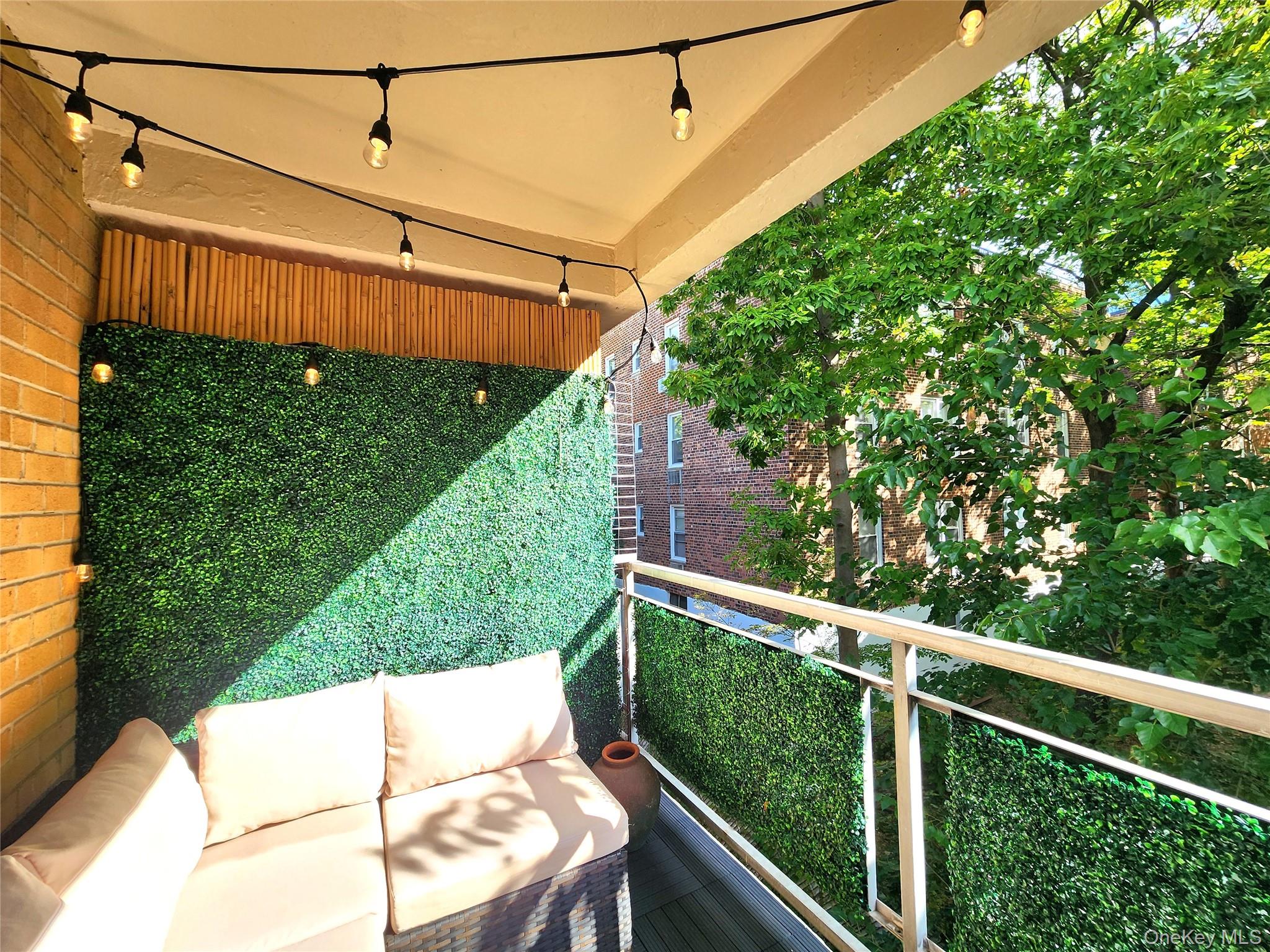 25 Park Place # 3R, Great Neck Plaza, NY 11021