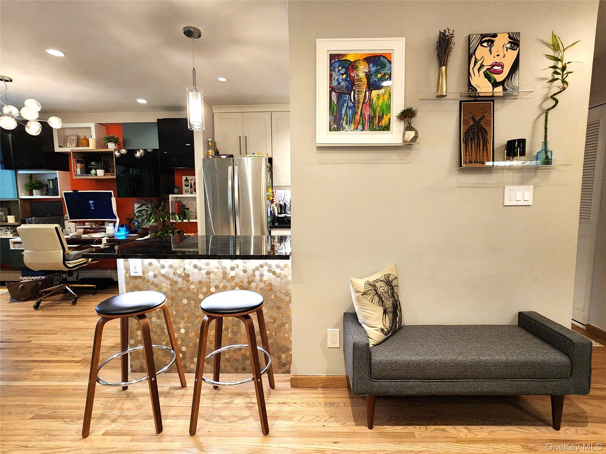 25 Park Place # 3R, Great Neck Plaza, NY 11021