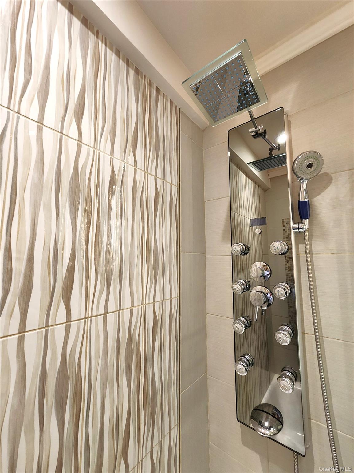 25 Park Place # 3R, Great Neck Plaza, NY 11021