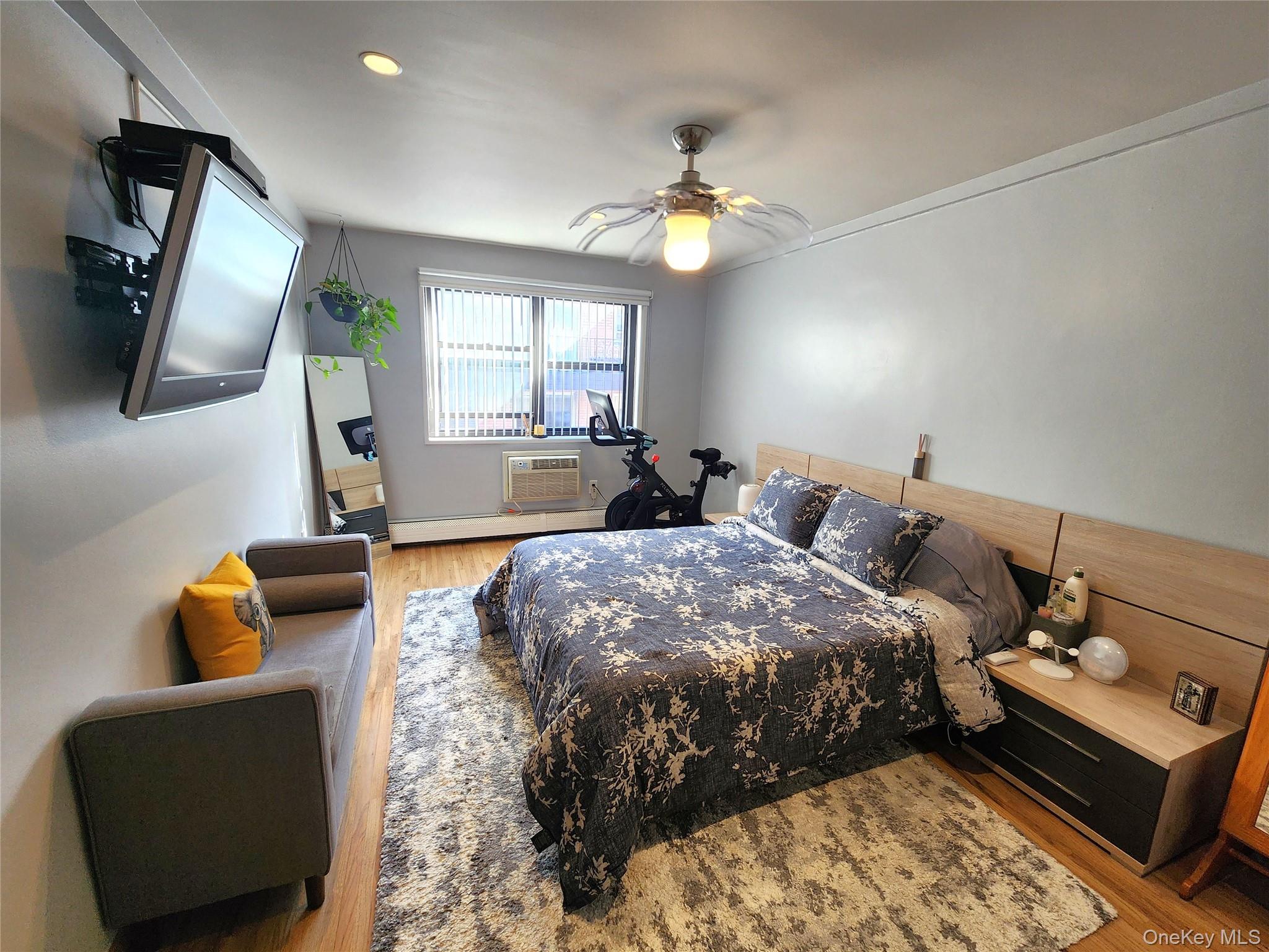 25 Park Place # 3R, Great Neck Plaza, NY 11021