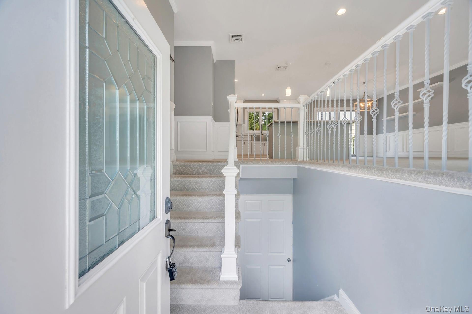 10 Evelyn Drive, Bethpage, NY 11714