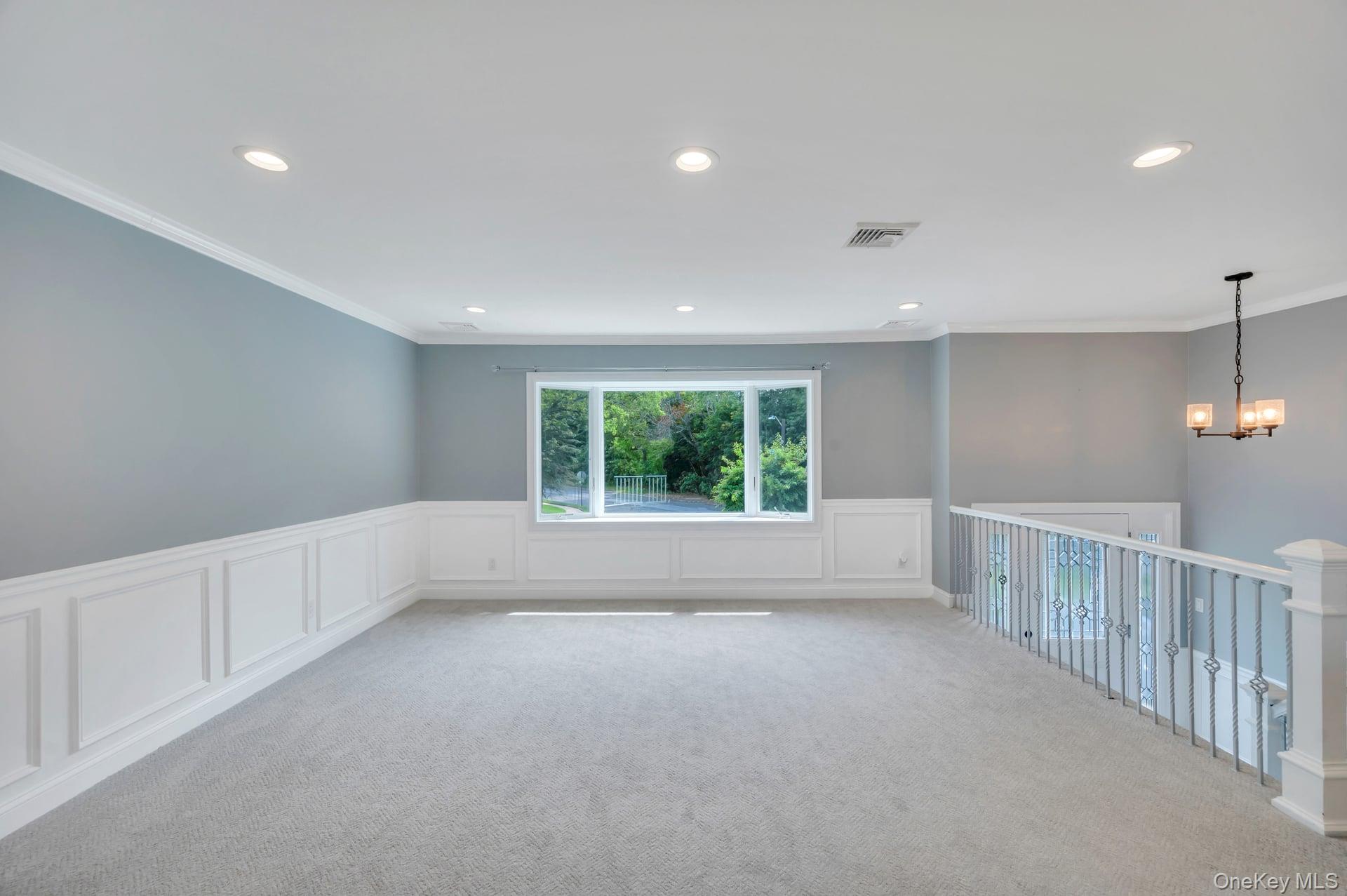 10 Evelyn Drive, Bethpage, NY 11714