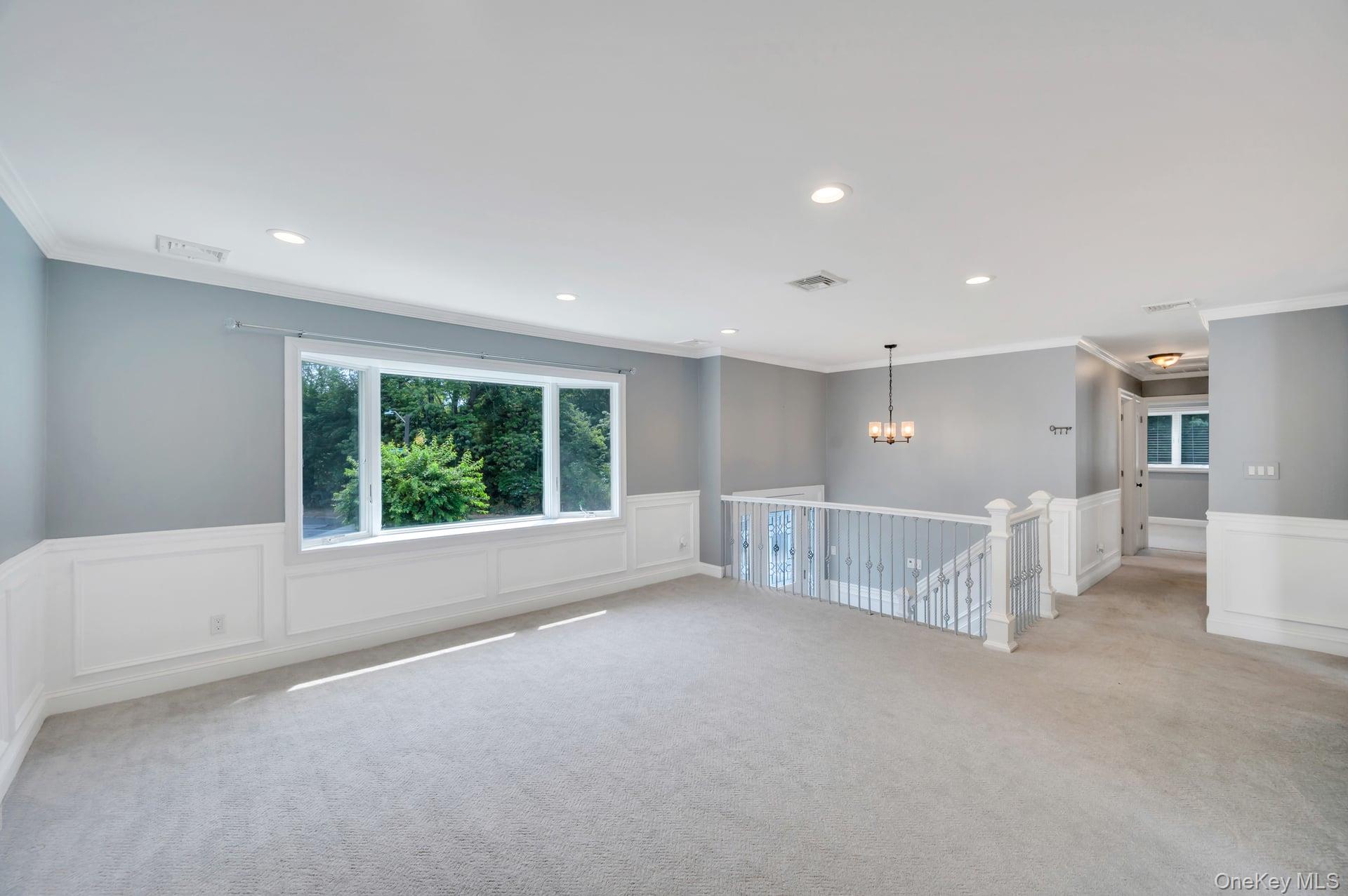 10 Evelyn Drive, Bethpage, NY 11714