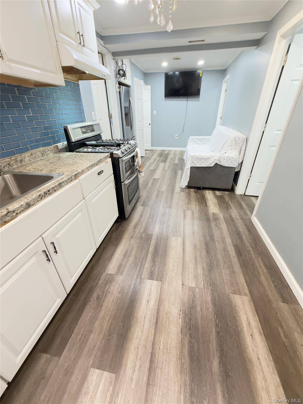 10 Evelyn Drive, Bethpage, NY 11714