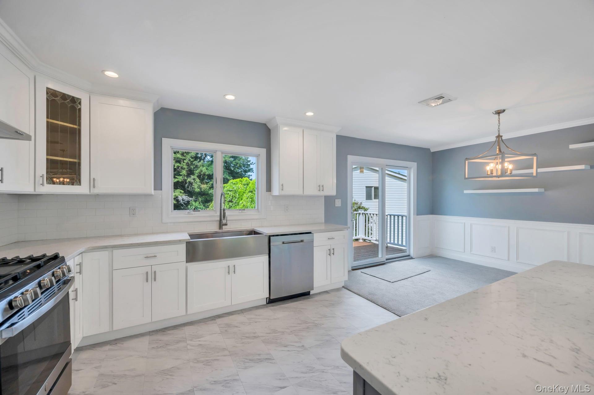 10 Evelyn Drive, Bethpage, NY 11714