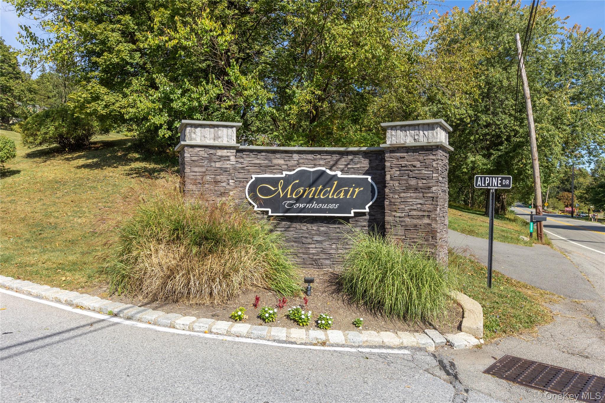 19 Alpine Drive # F, Wappingers Falls, NY 12590