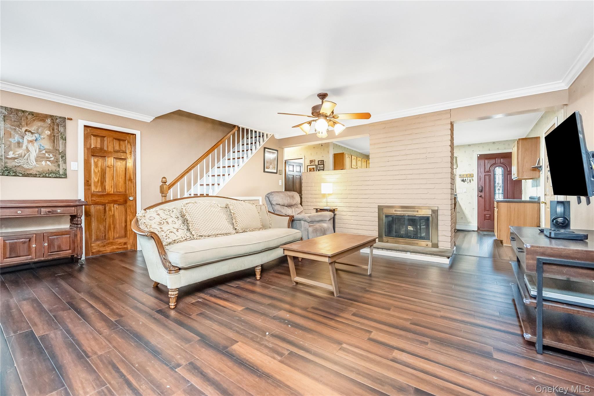 60 Tiptop Lane, Hicksville, NY 11801