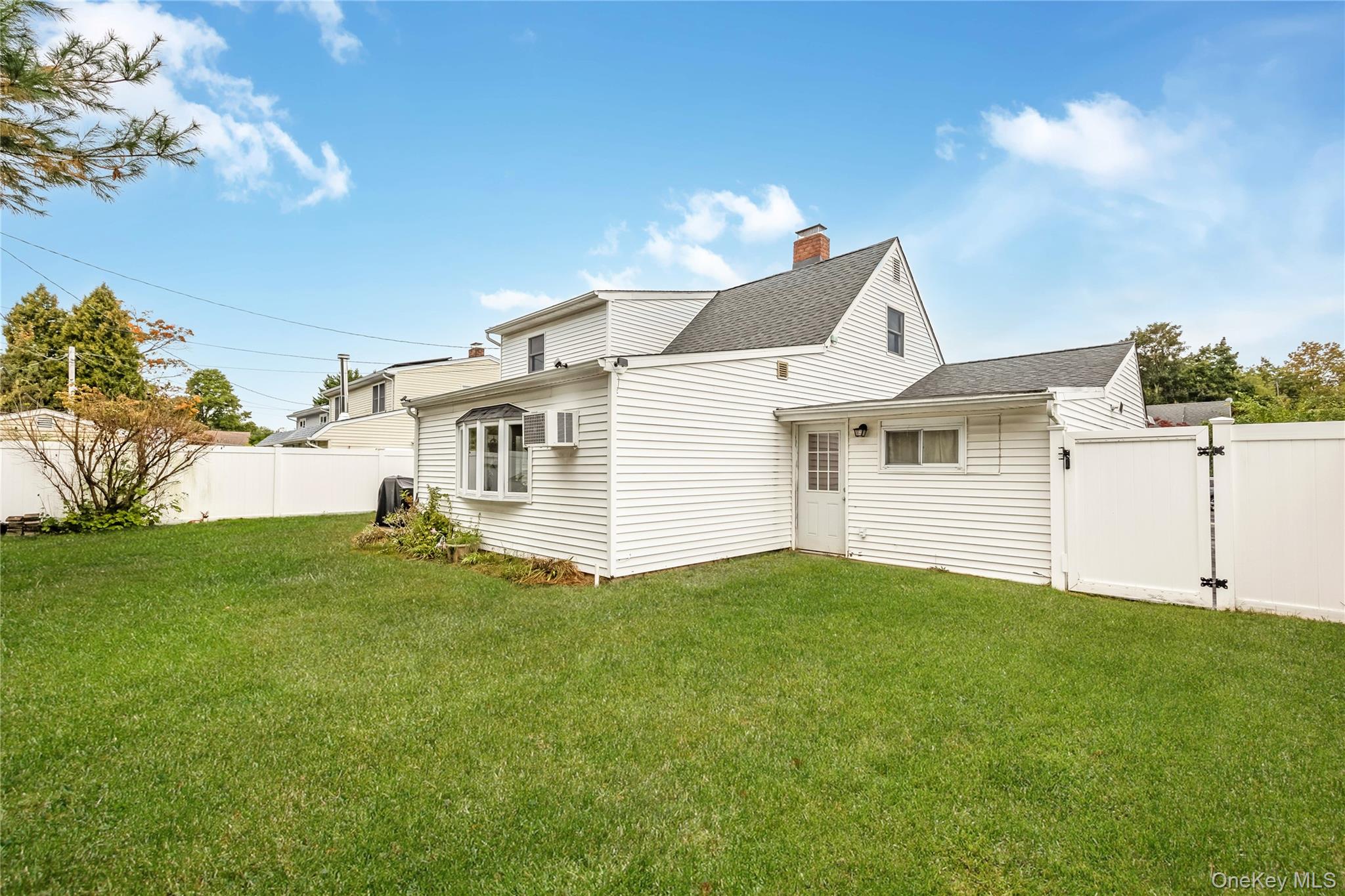 60 Tiptop Lane, Hicksville, NY 11801