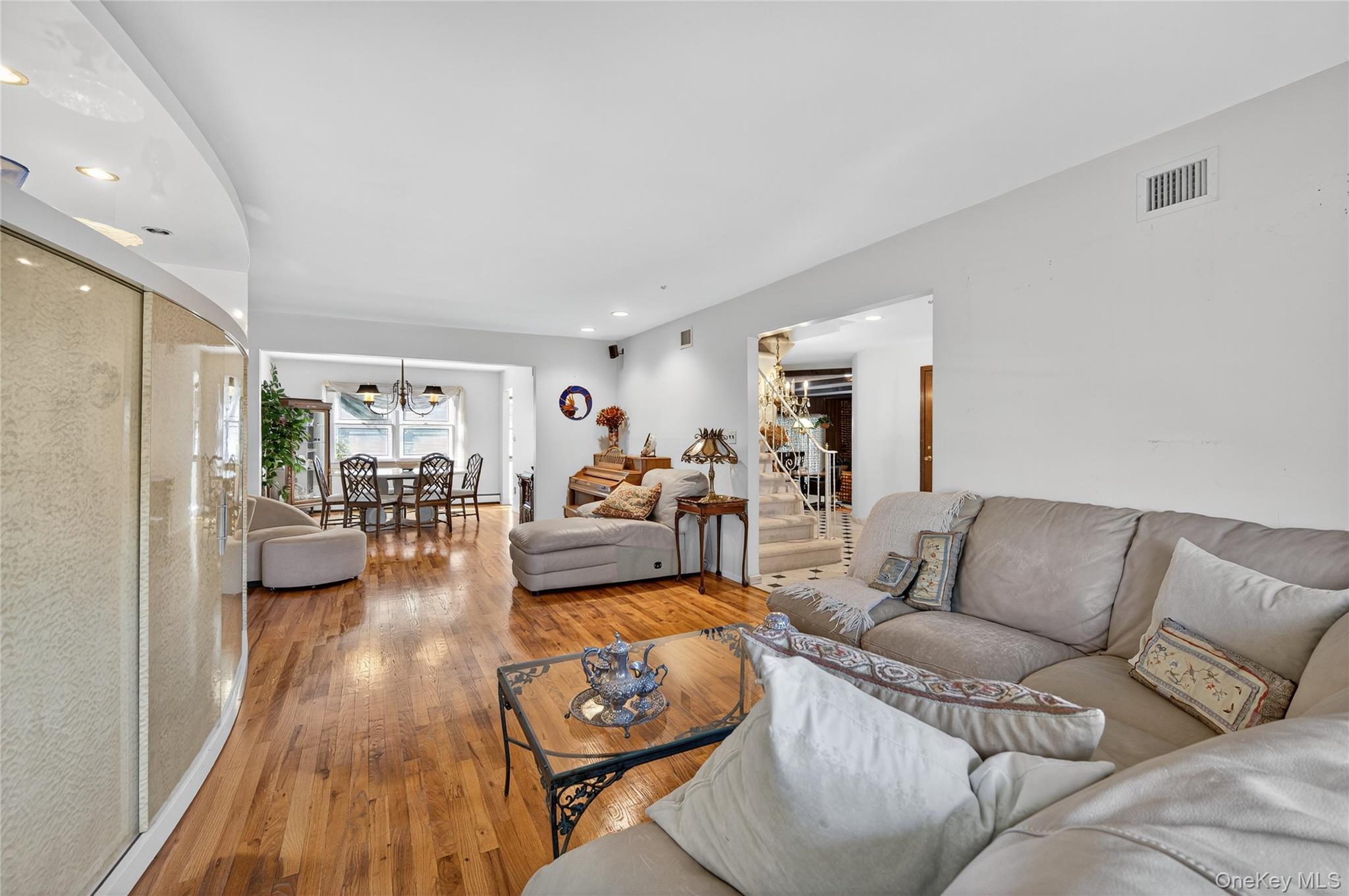 73 Reed Drive, Roslyn, NY 11576