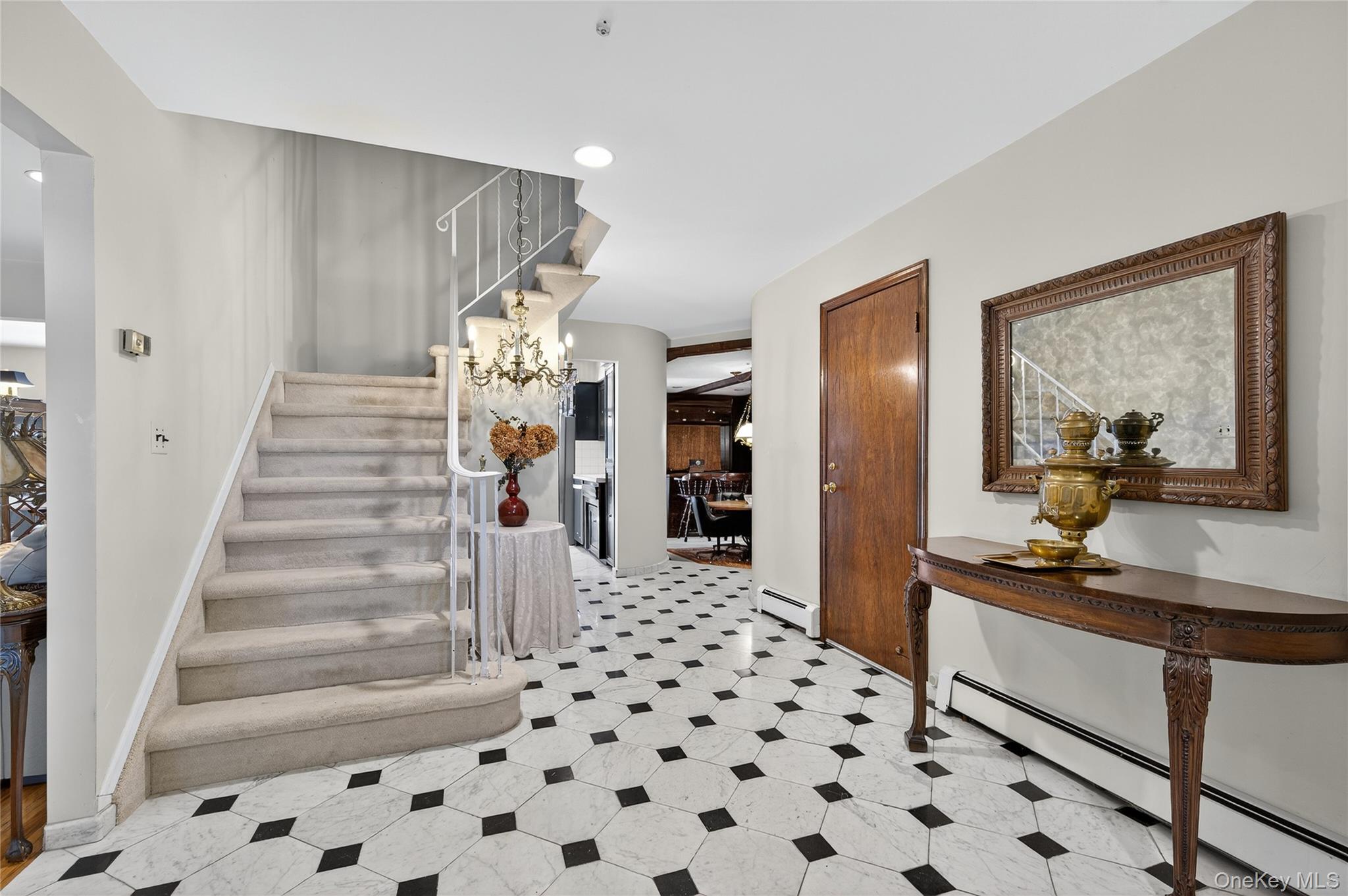 73 Reed Drive, Roslyn, NY 11576