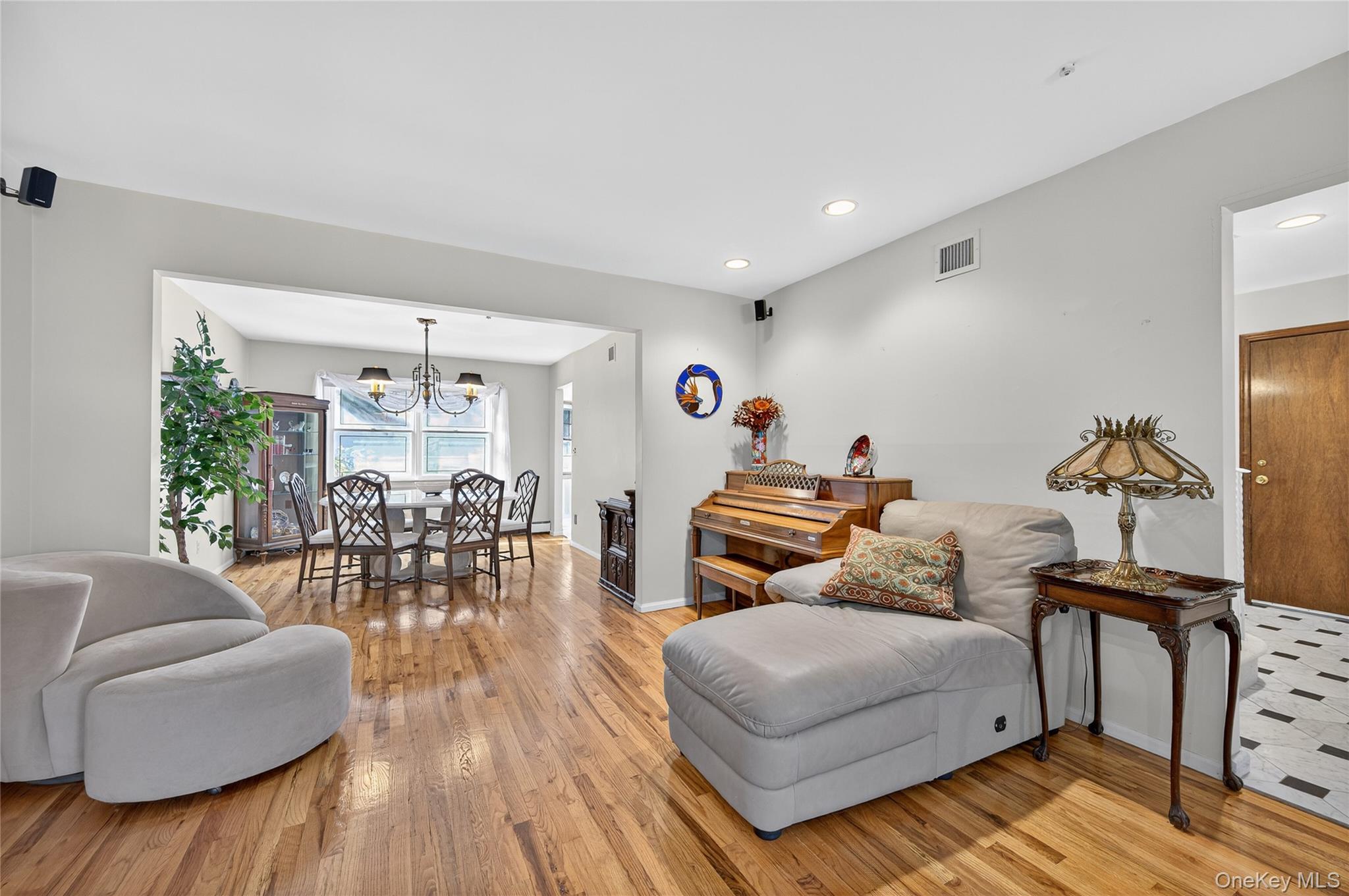 73 Reed Drive, Roslyn, NY 11576