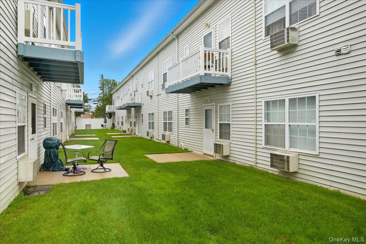 197 Fulton Street # 2, Farmingdale, NY 11735