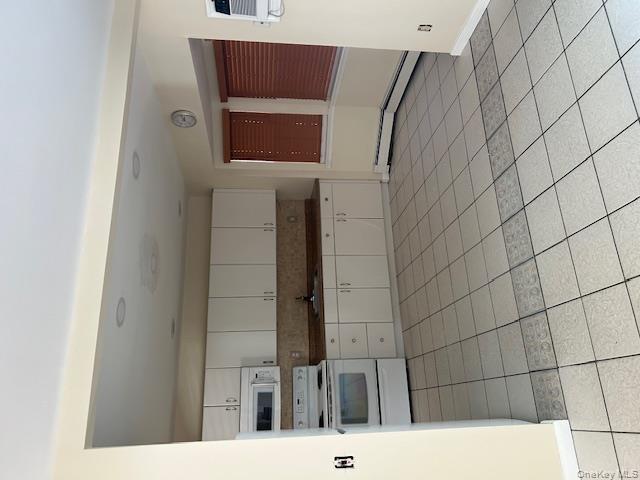 185 N Bicycle Path, Selden, NY 11784