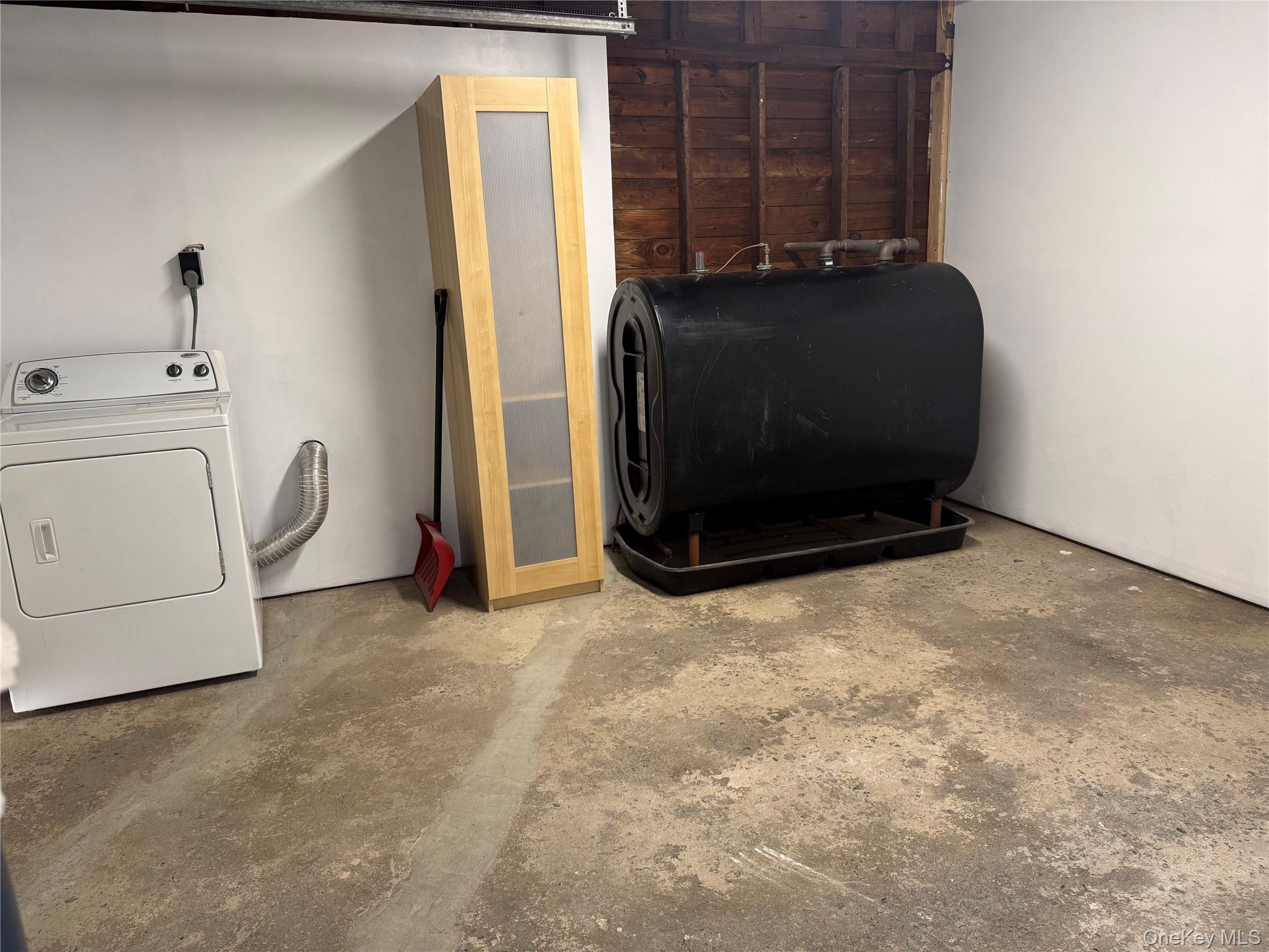 27 Gleaner Lane, Levittown, NY 11756