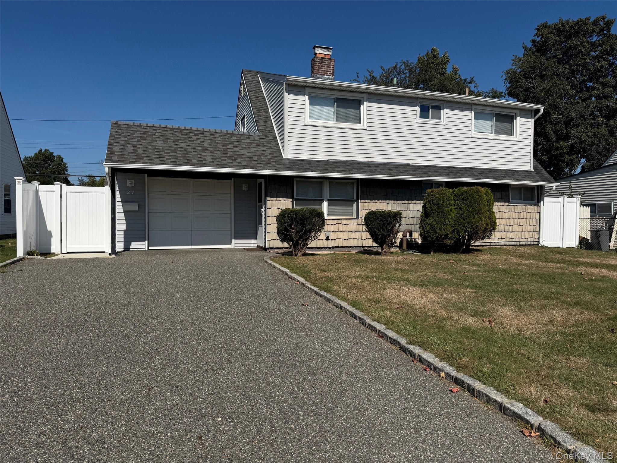 27 Gleaner Lane, Levittown, NY 11756