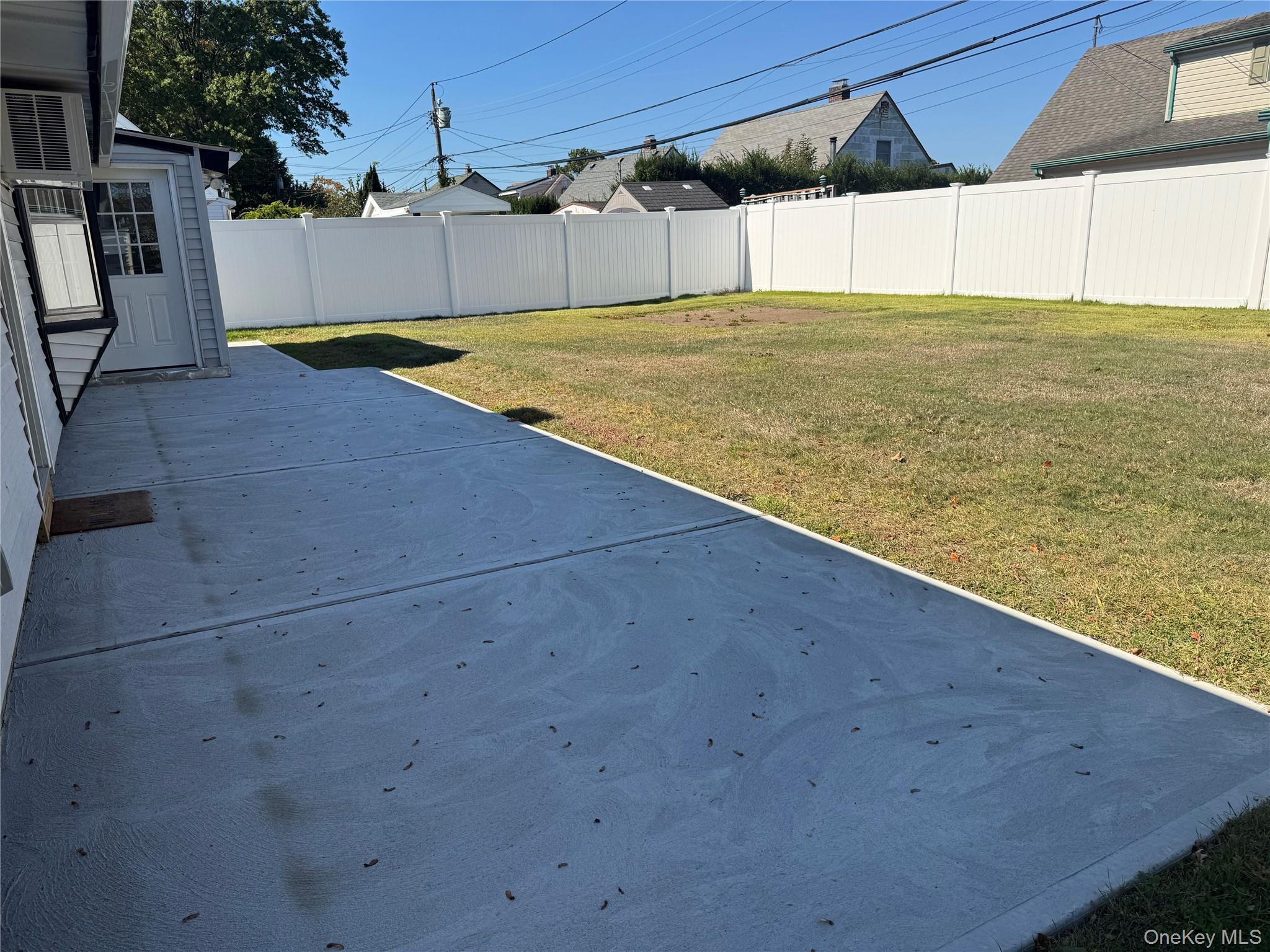 27 Gleaner Lane, Levittown, NY 11756