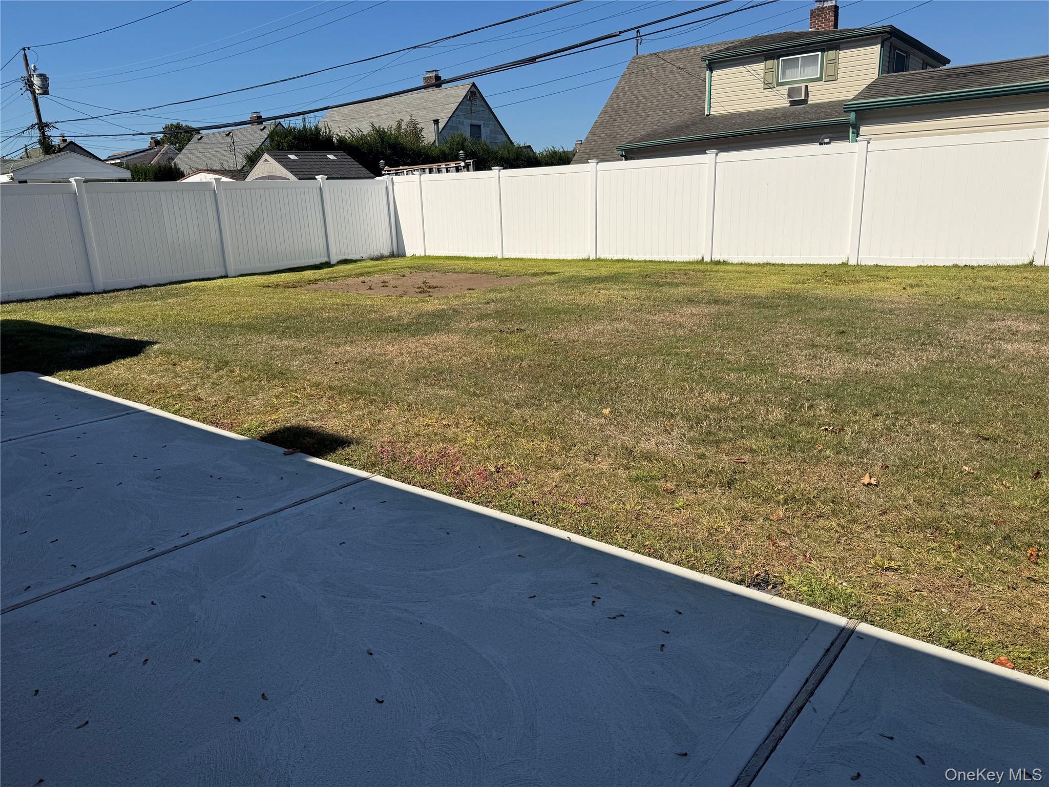 27 Gleaner Lane, Levittown, NY 11756