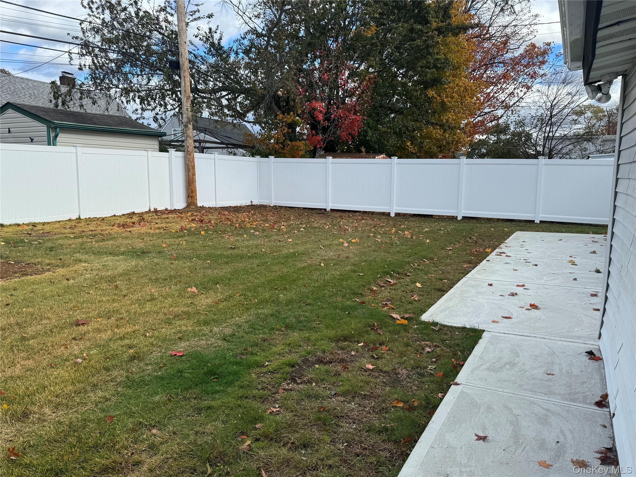 27 Gleaner Lane, Levittown, NY 11756