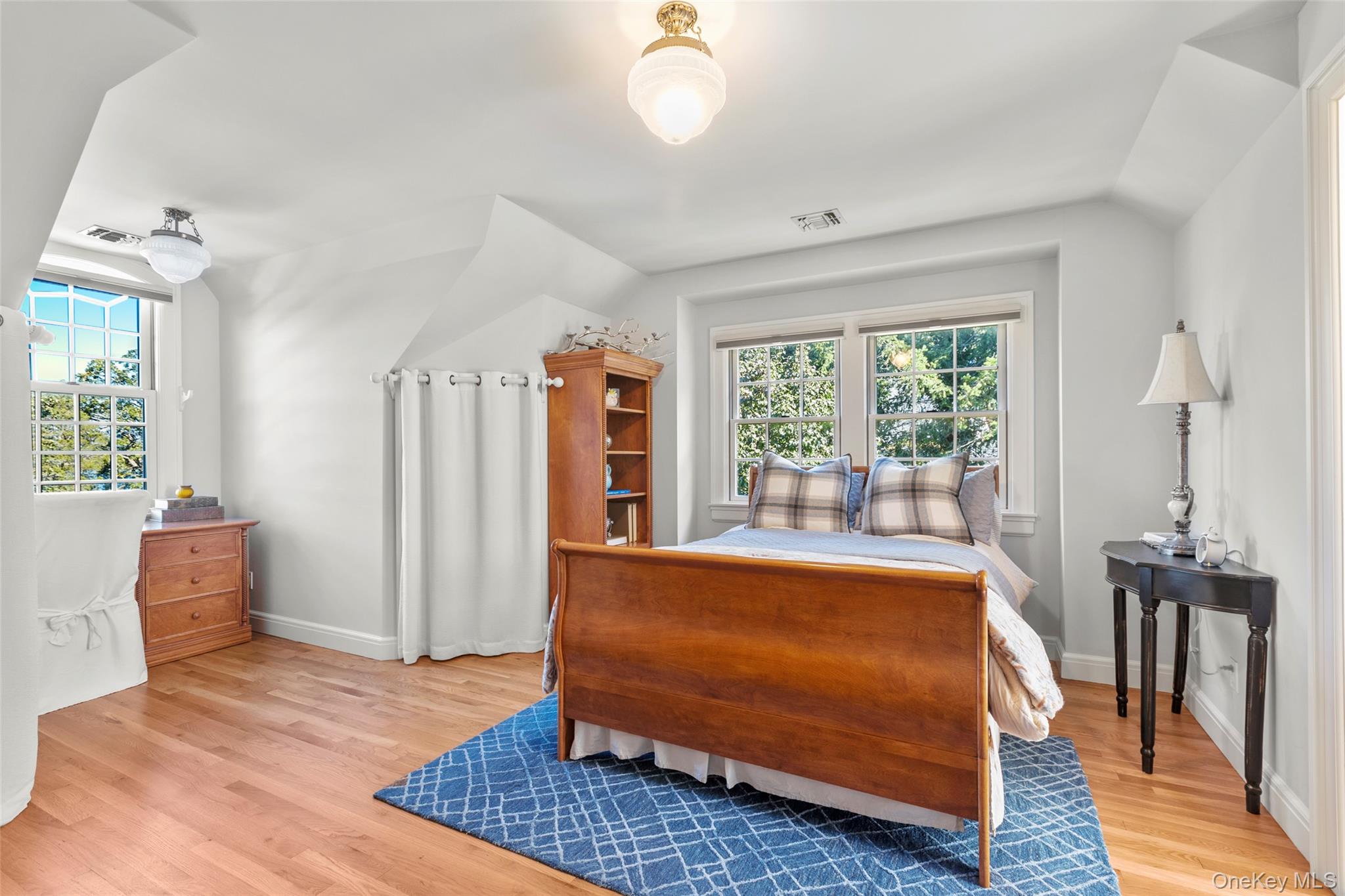 2 Pheasant Run, Setauket, NY 11733