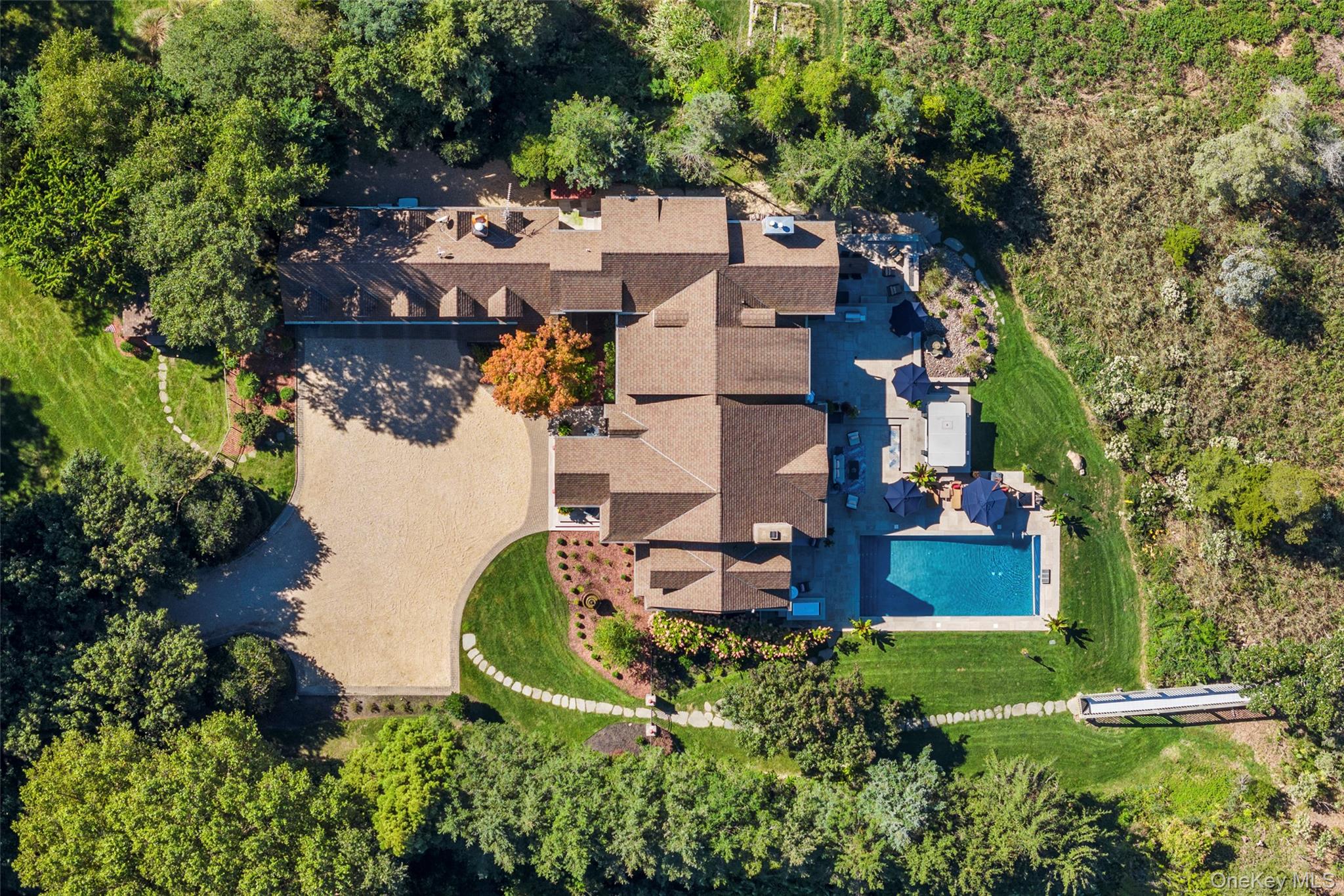 2 Pheasant Run, Setauket, NY 11733