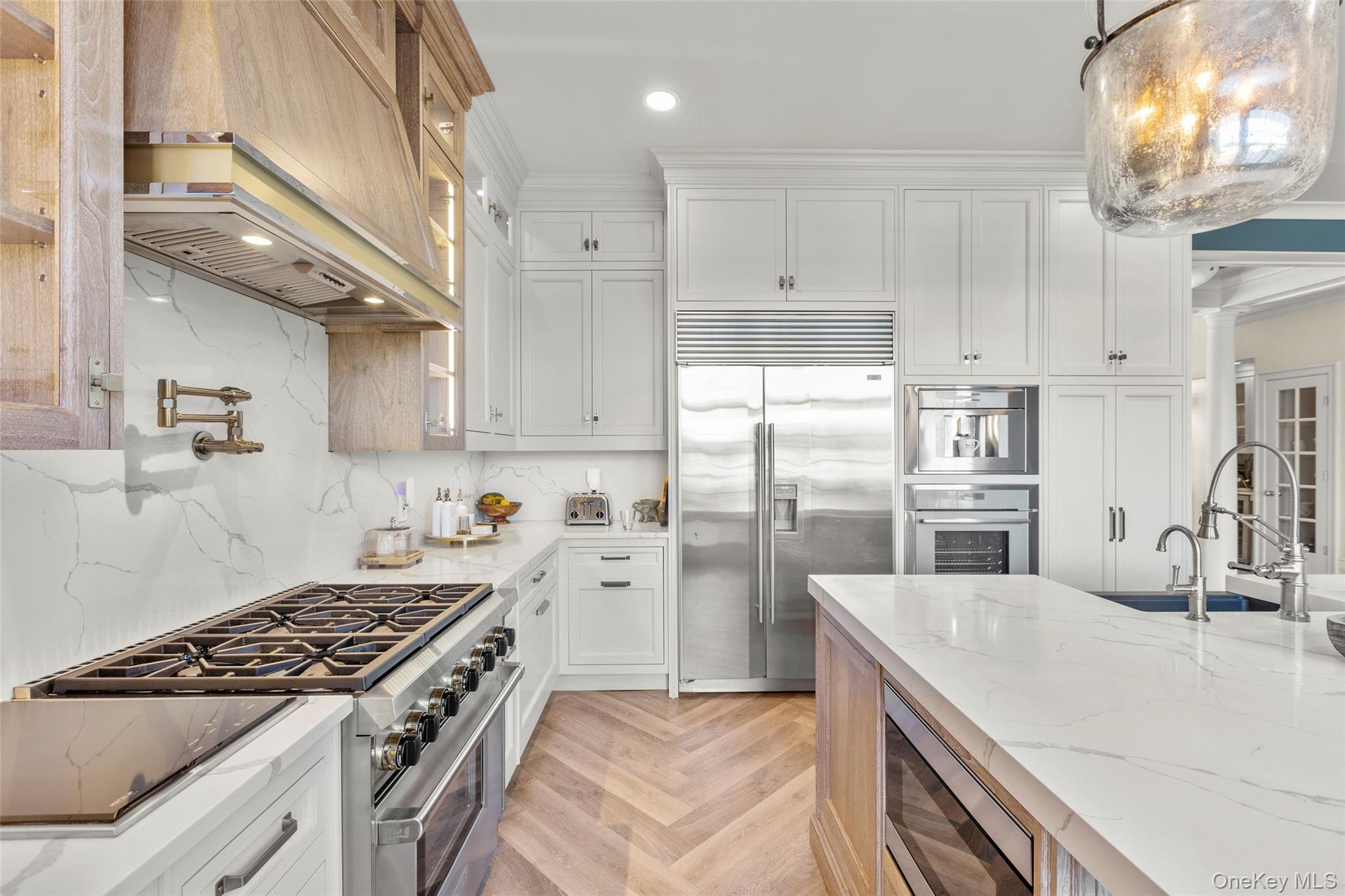 2 Pheasant Run, Setauket, NY 11733