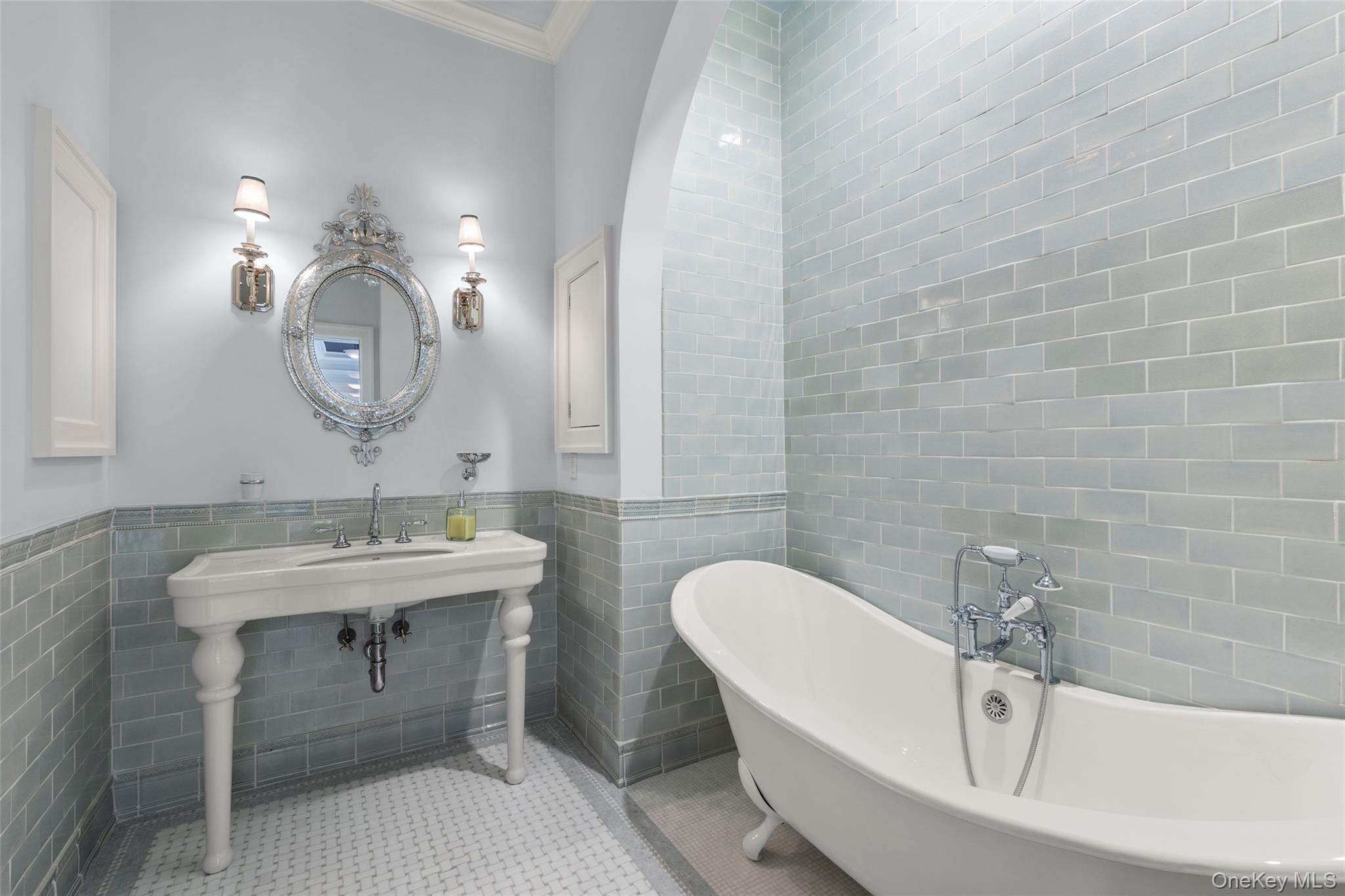 2 Pheasant Run, Setauket, NY 11733