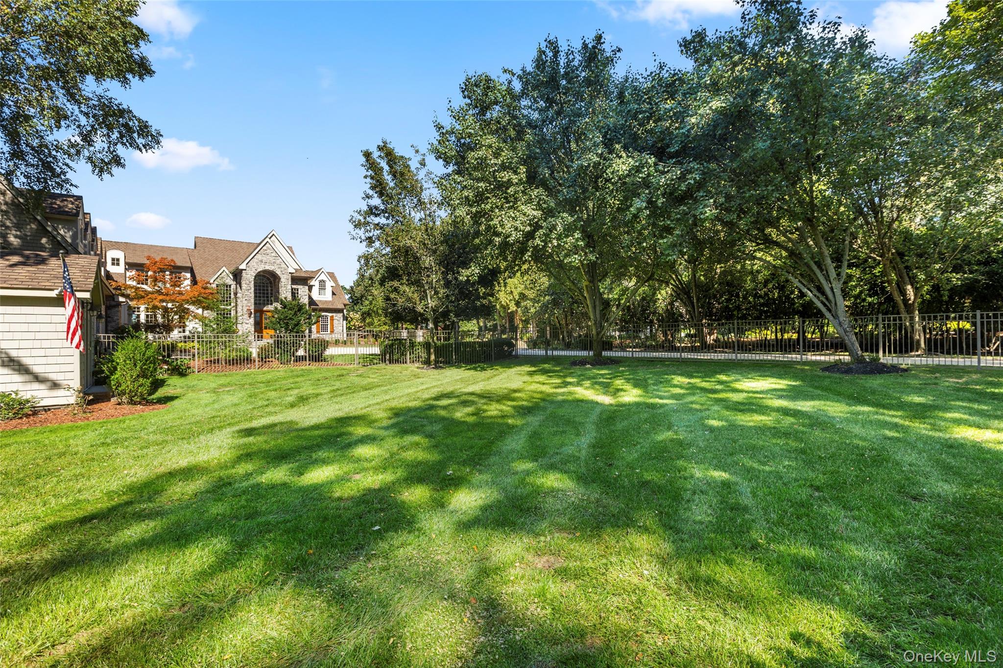 2 Pheasant Run, Setauket, NY 11733