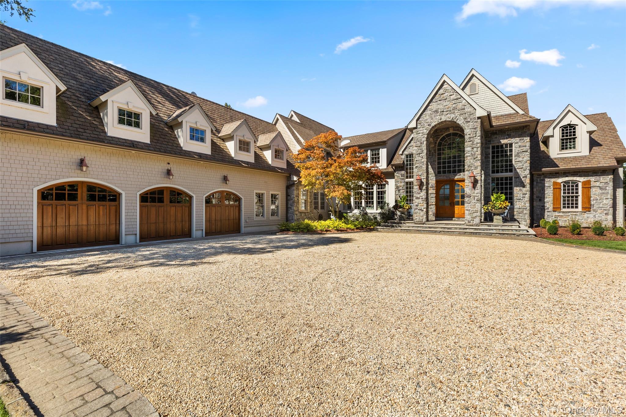 2 Pheasant Run, Setauket, NY 11733