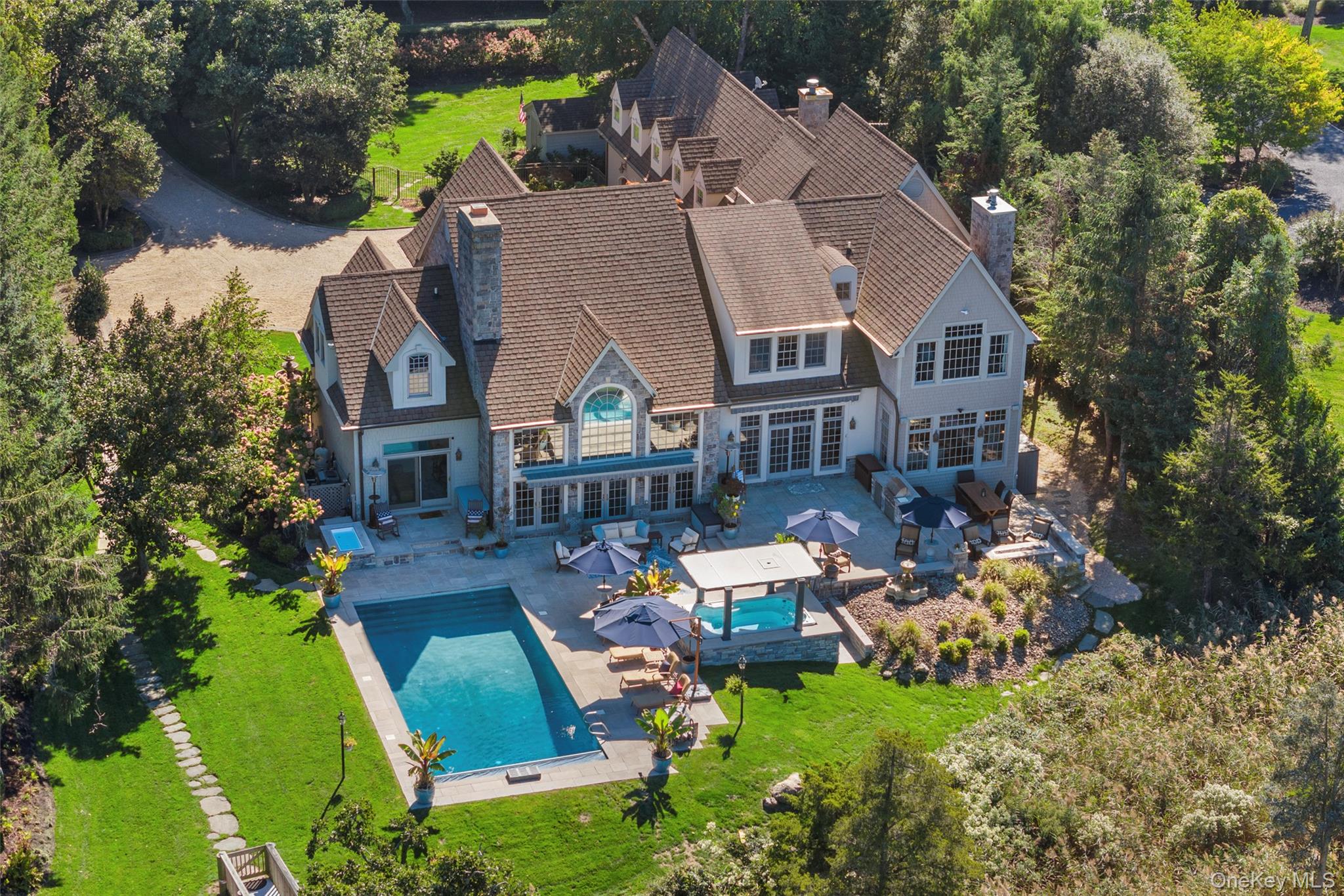 2 Pheasant Run, Setauket, NY 11733