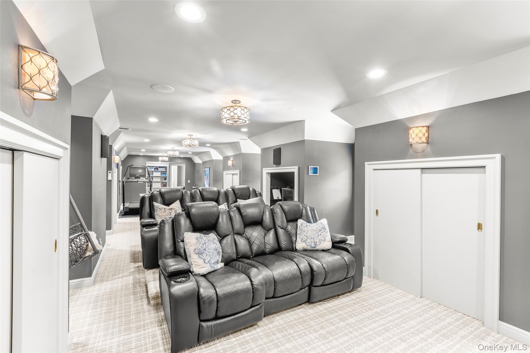 2 Pheasant Run, Setauket, NY 11733