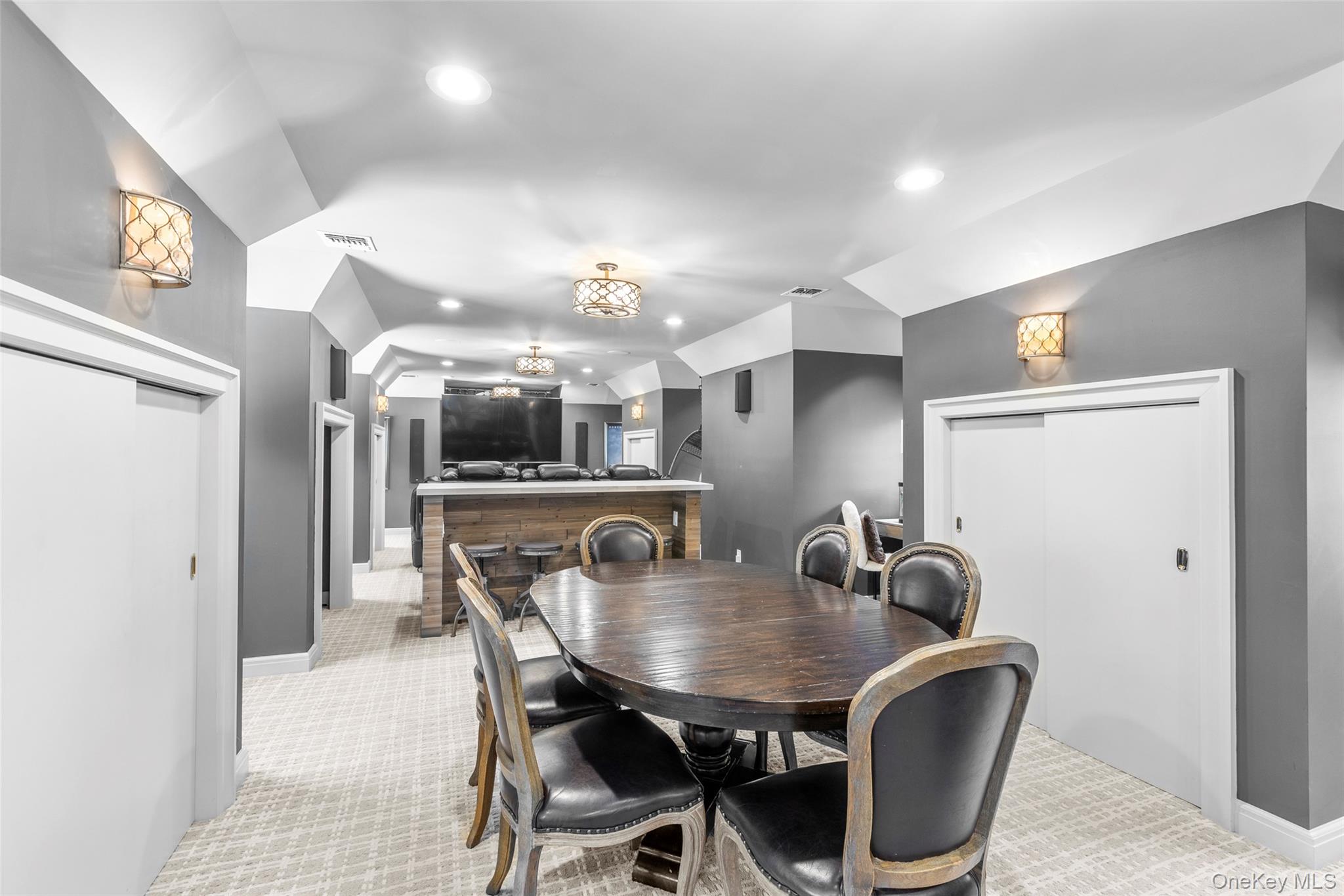 2 Pheasant Run, Setauket, NY 11733