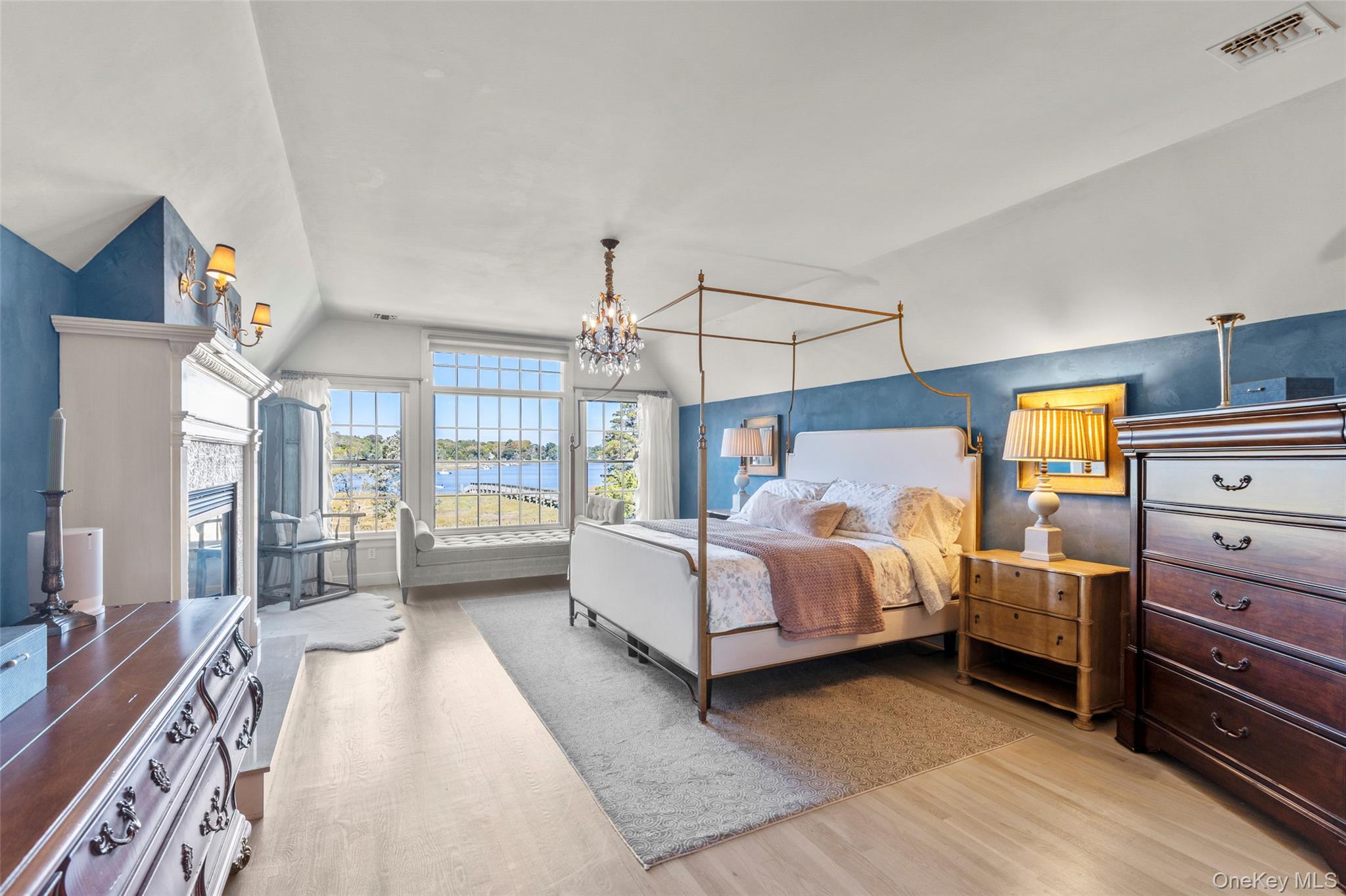 2 Pheasant Run, Setauket, NY 11733