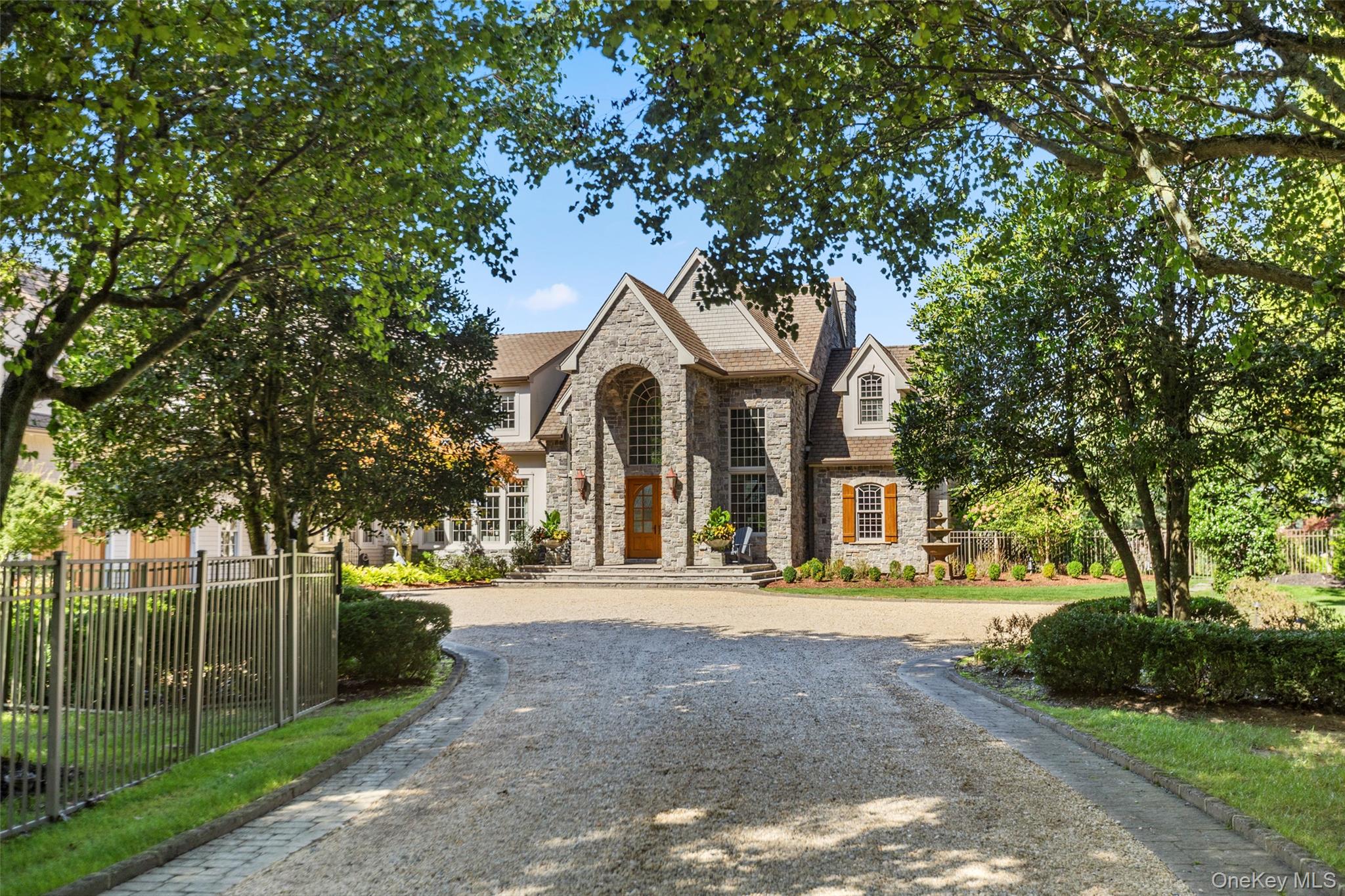 2 Pheasant Run, Setauket, NY 11733