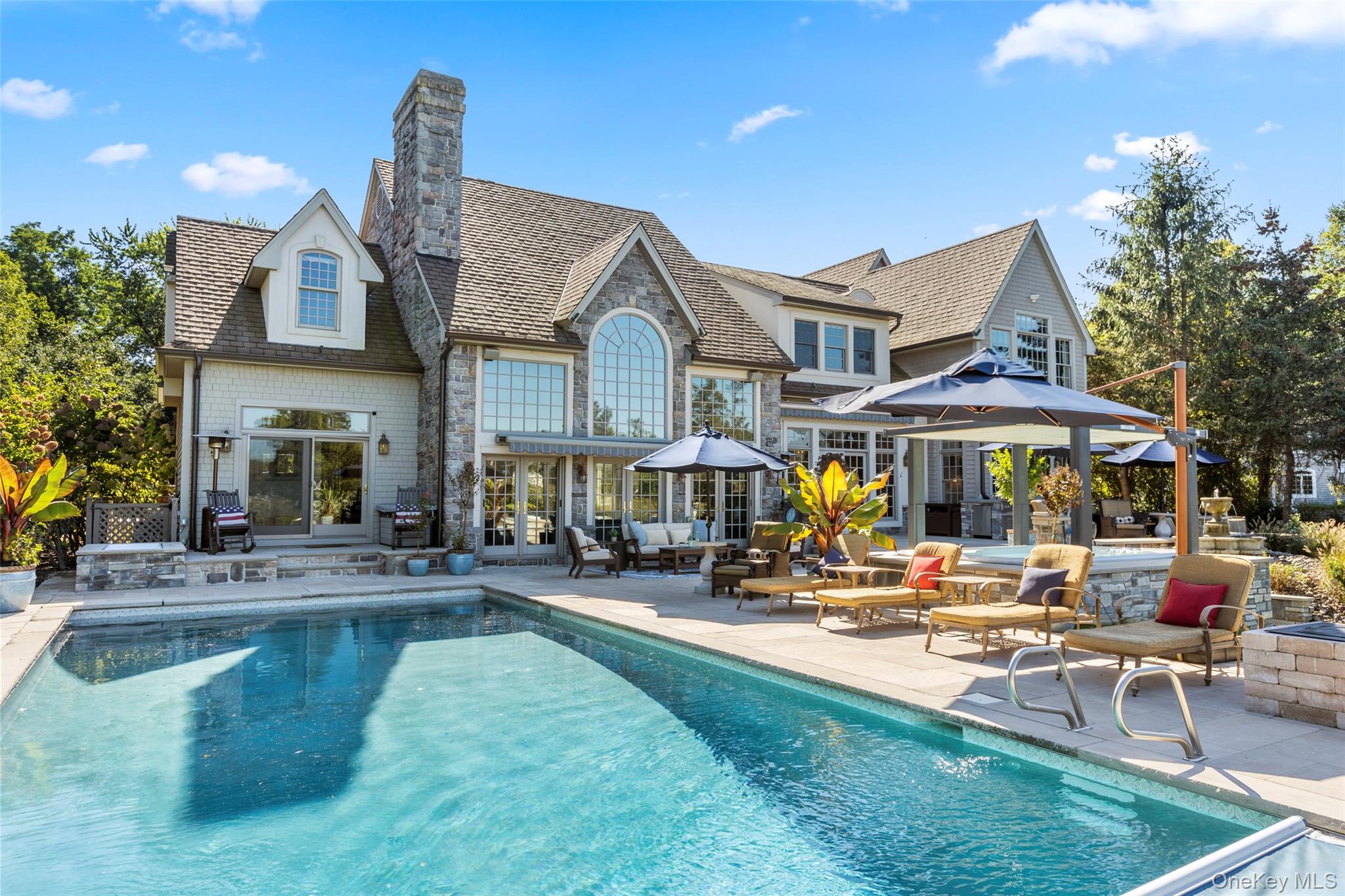 2 Pheasant Run, Setauket, NY 11733