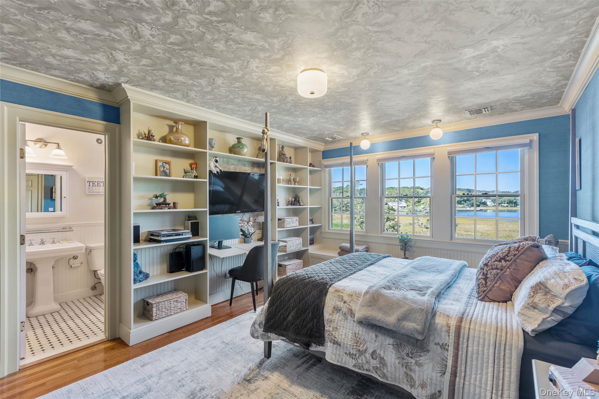 2 Pheasant Run, Setauket, NY 11733