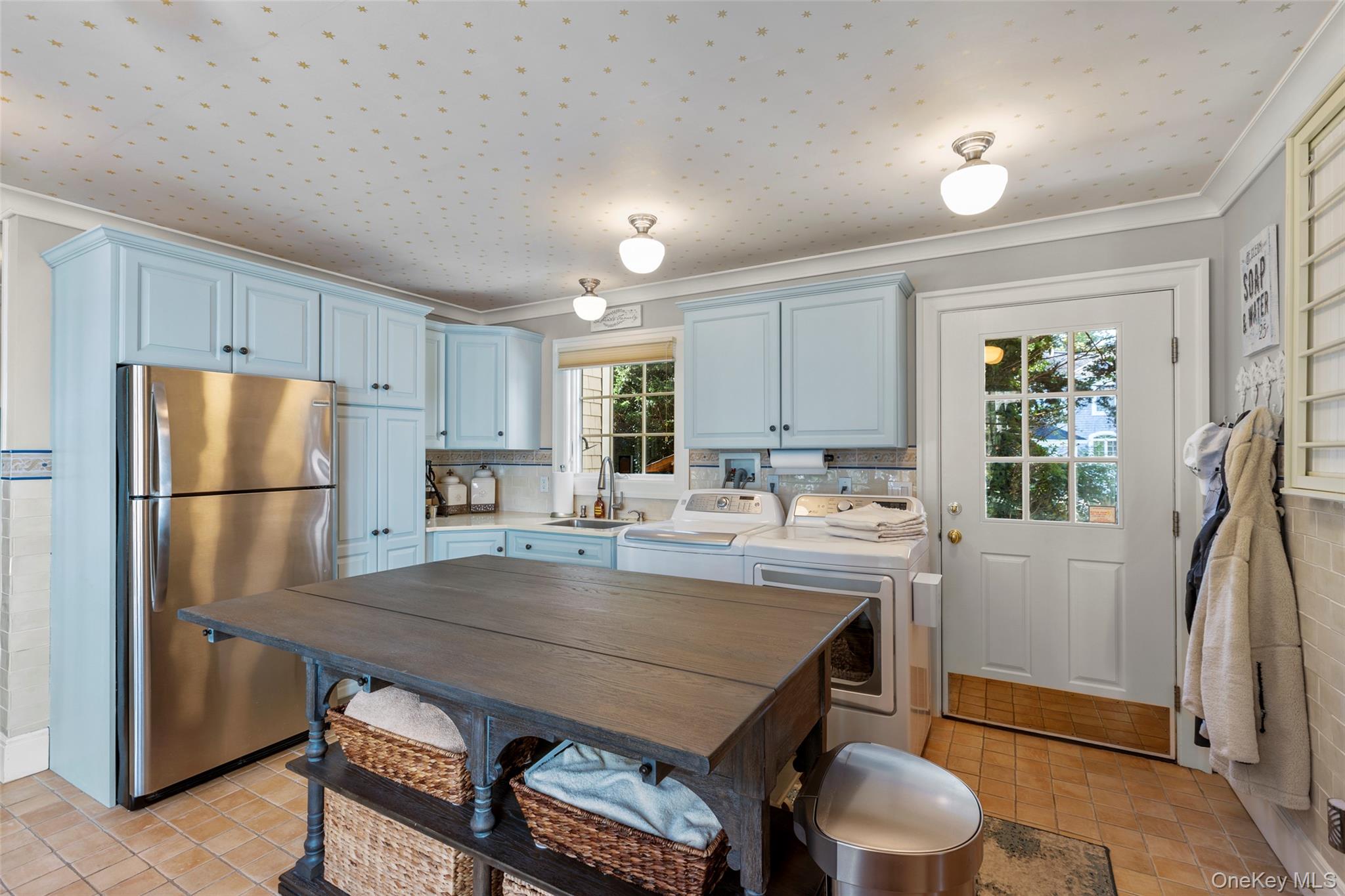 2 Pheasant Run, Setauket, NY 11733