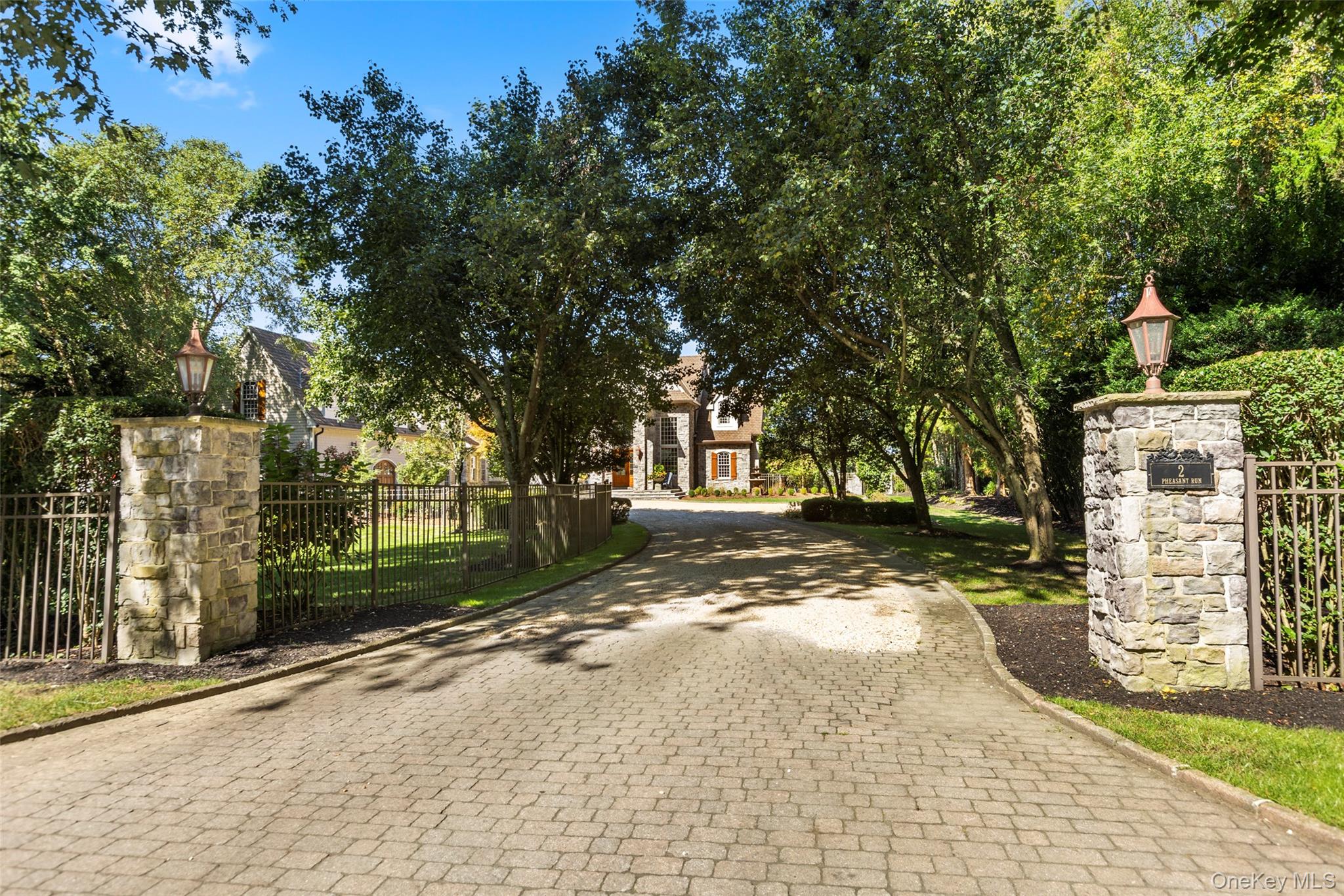 2 Pheasant Run, Setauket, NY 11733