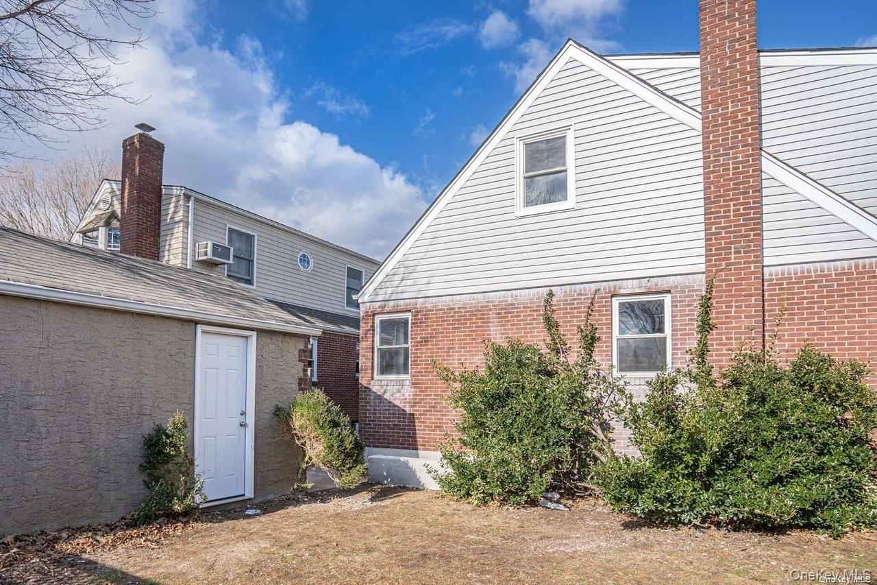 44 stewart Avenue, Garden City, NY 11530