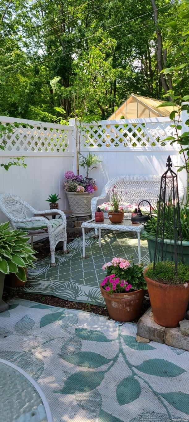 18 Hummingbird Way, Staatsburg, NY 12580