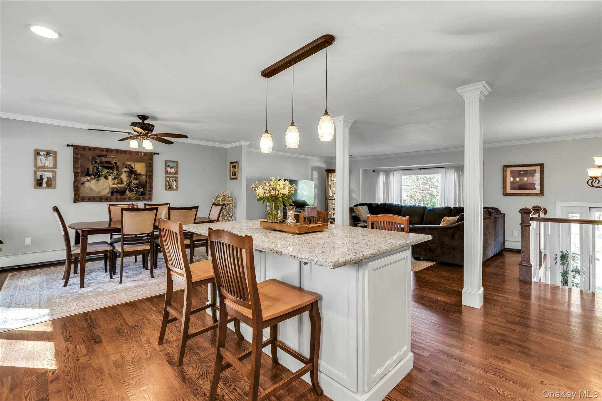 105 Edgewood Ave, Oakdale, NY 11769