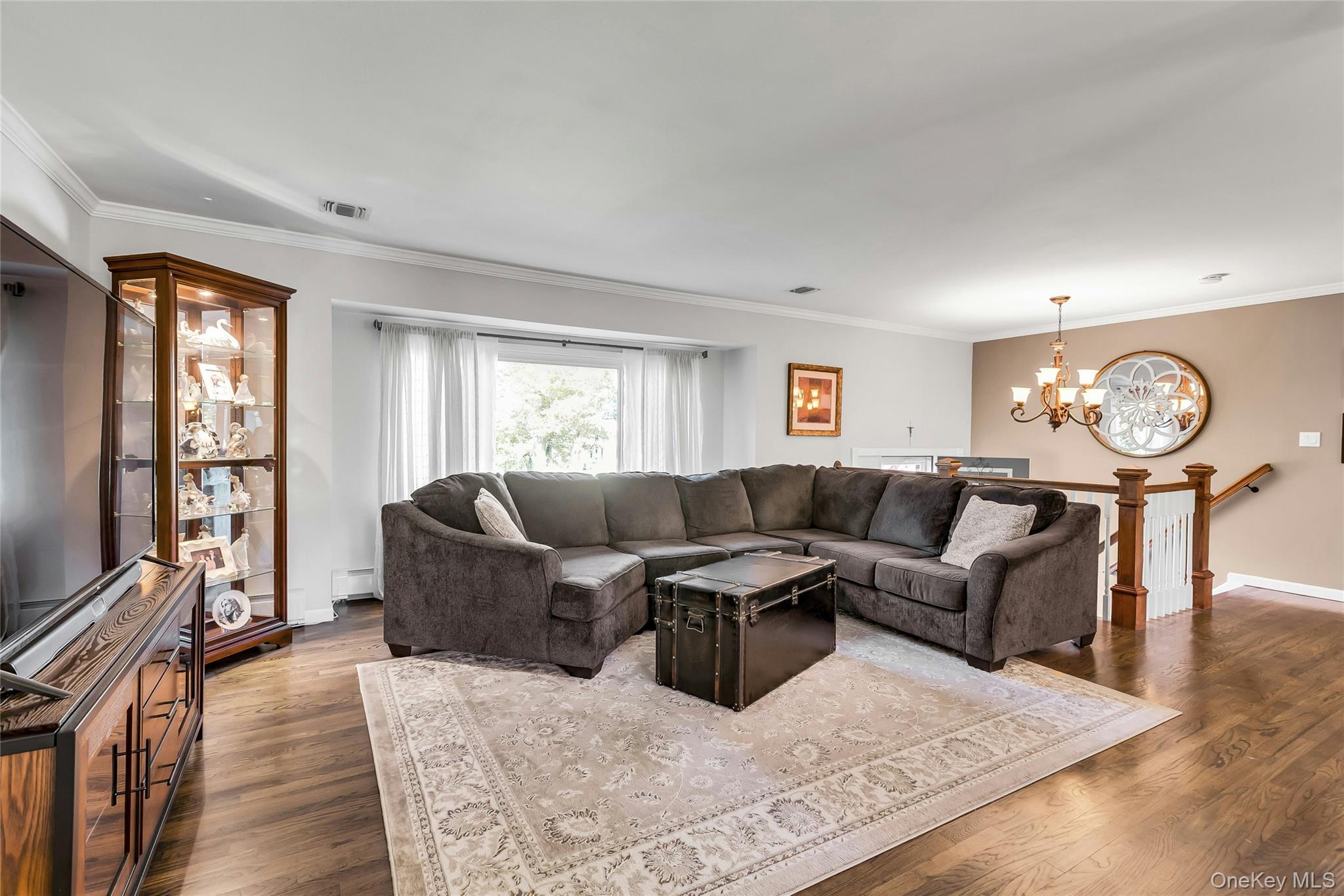 105 Edgewood Ave, Oakdale, NY 11769