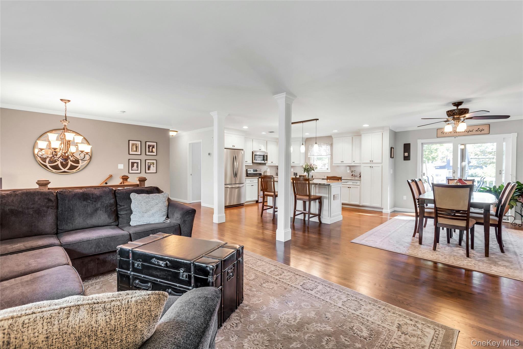 105 Edgewood Ave, Oakdale, NY 11769