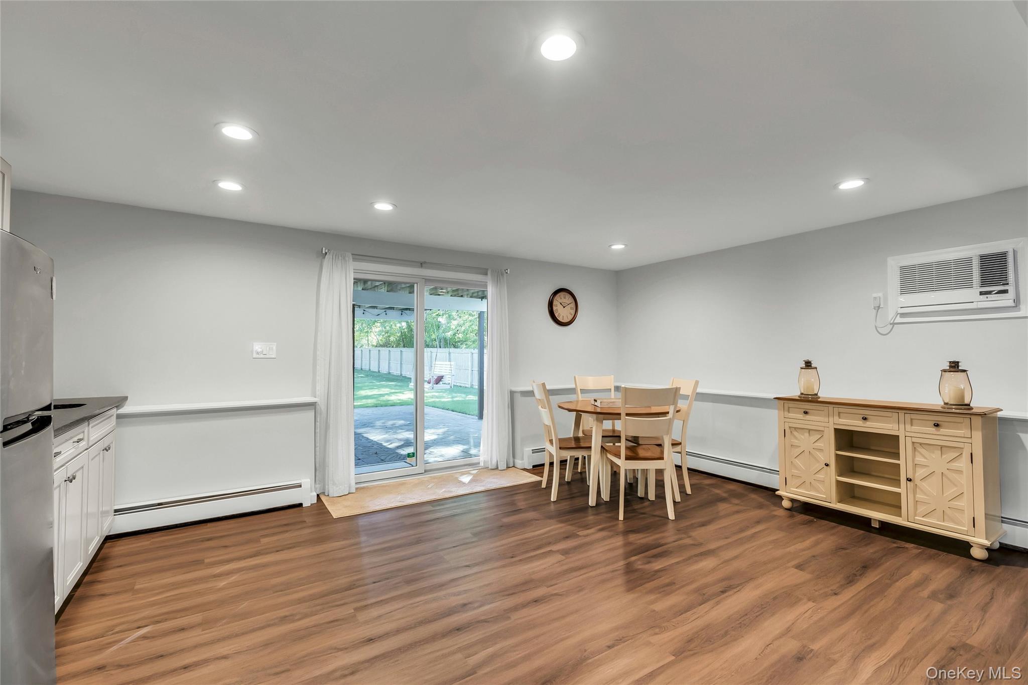 105 Edgewood Ave, Oakdale, NY 11769