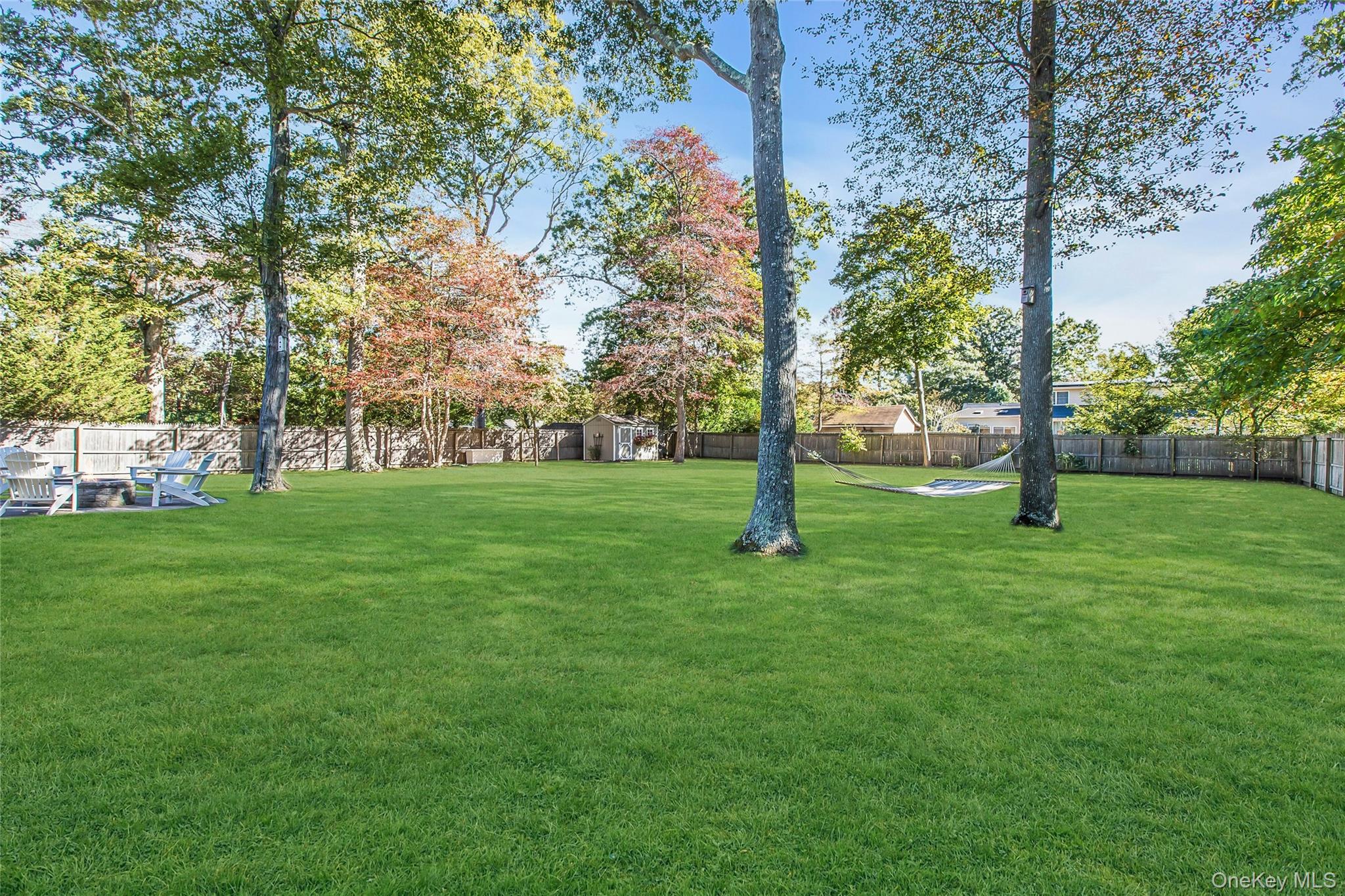 105 Edgewood Ave, Oakdale, NY 11769