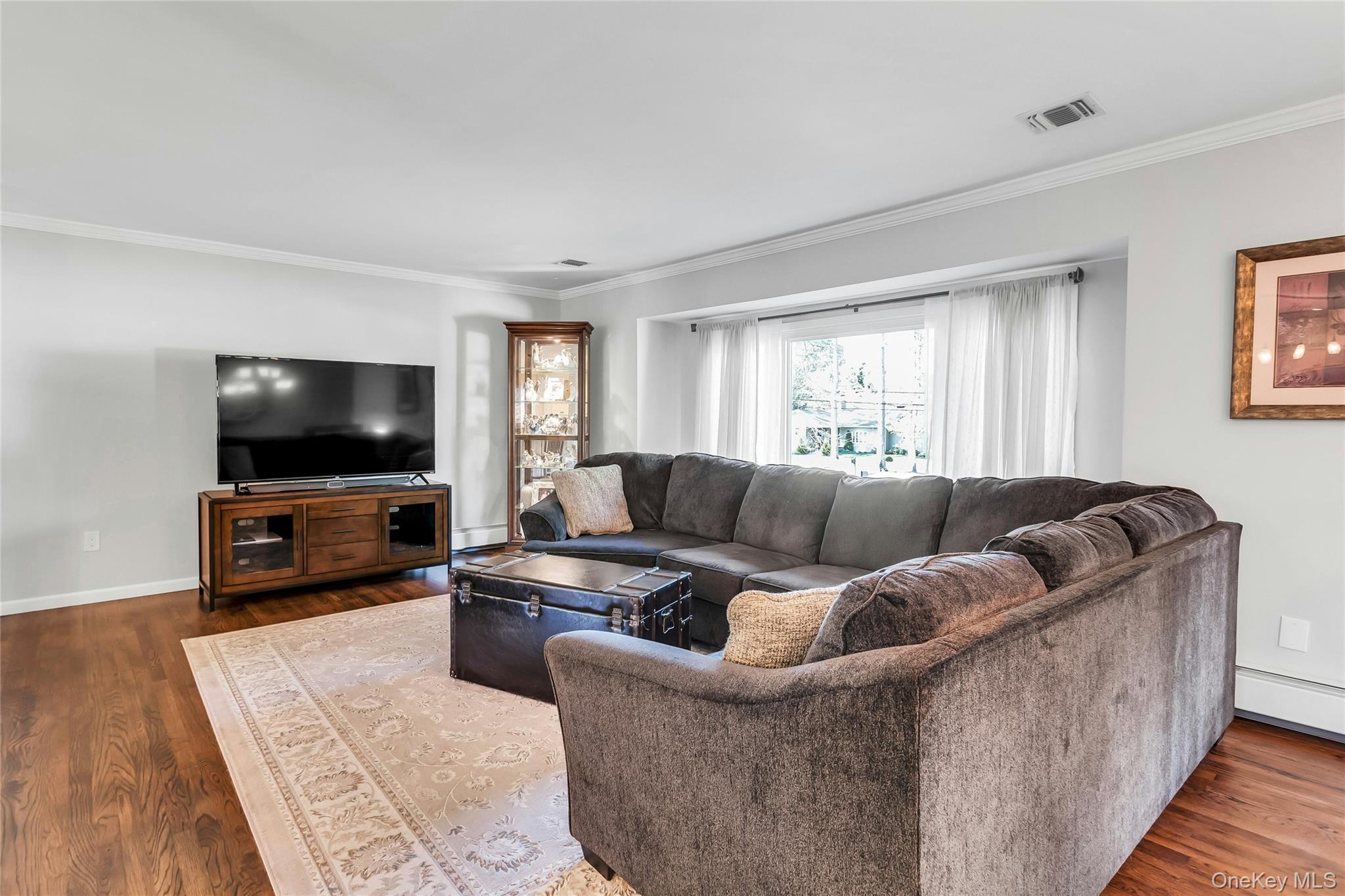 105 Edgewood Ave, Oakdale, NY 11769