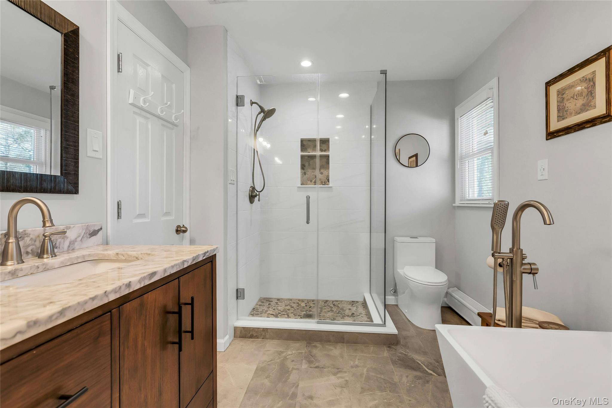 105 Edgewood Ave, Oakdale, NY 11769